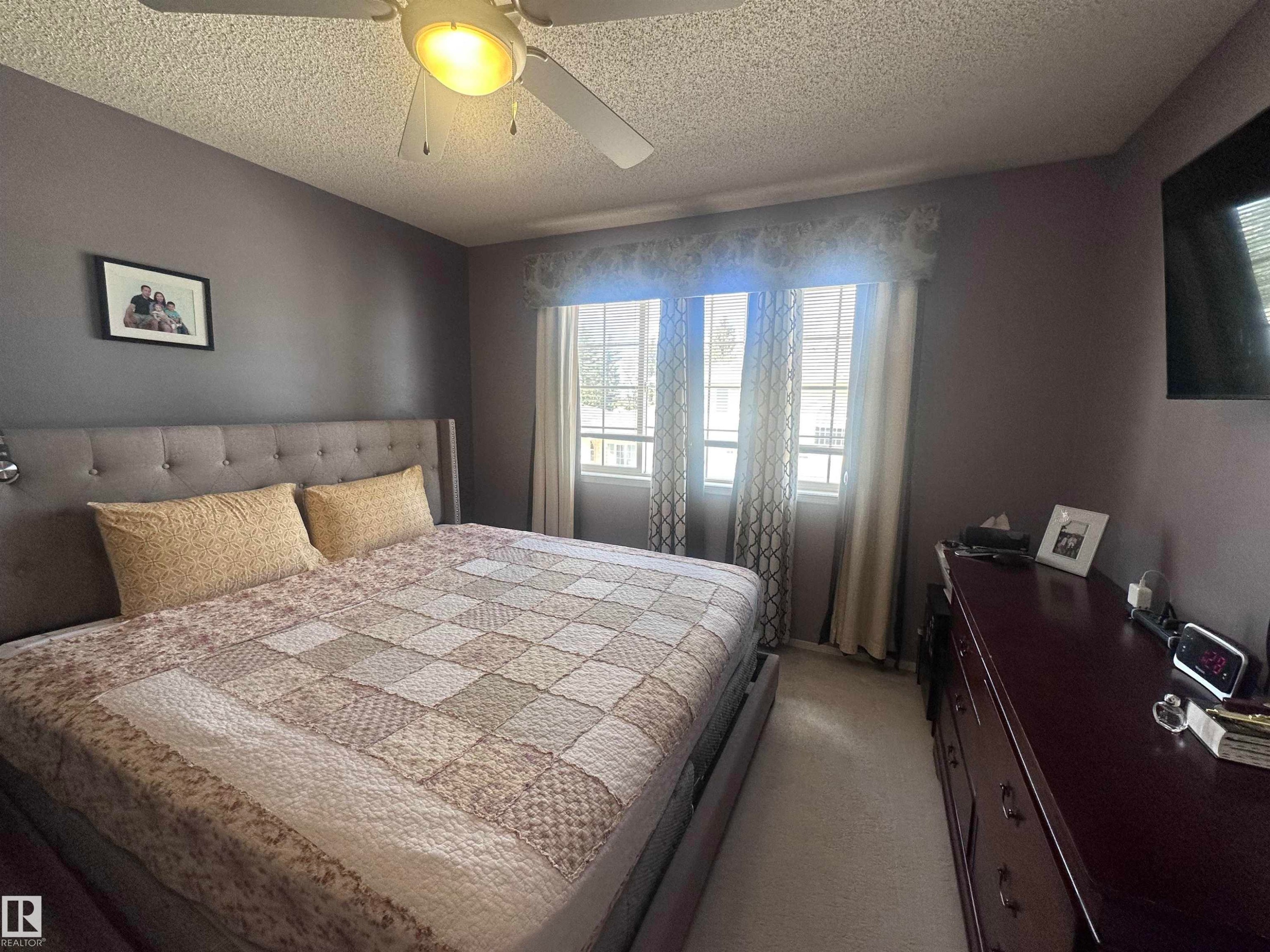 1636 Jamha Road, Edmonton, AB - Indoor Photo Showing Bedroom