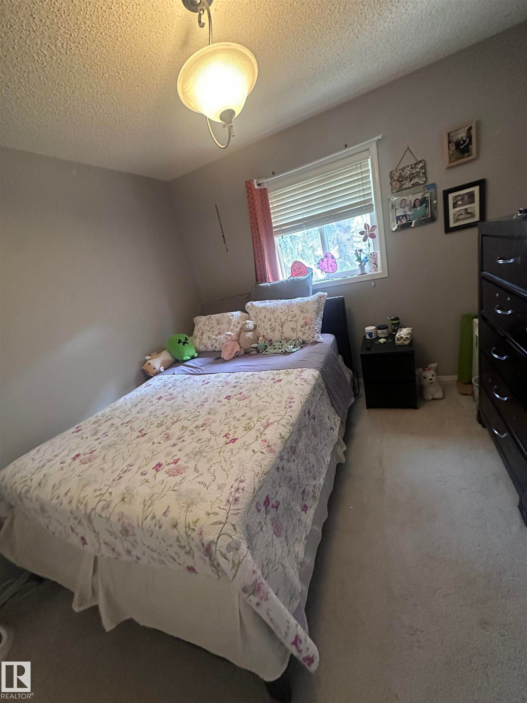 1636 Jamha Road, Edmonton, AB - Indoor Photo Showing Bedroom