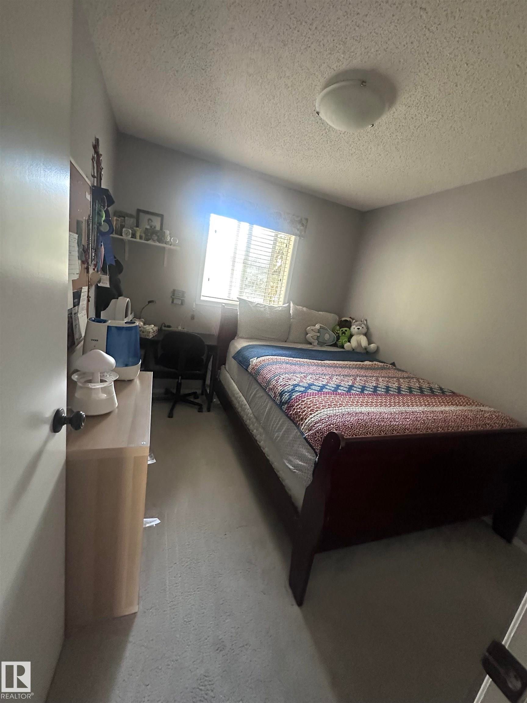 1636 Jamha Road, Edmonton, AB - Indoor Photo Showing Bedroom