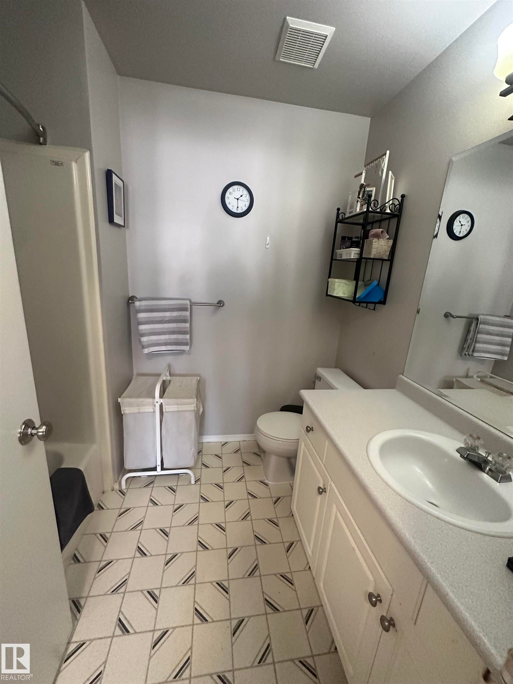1636 Jamha Road, Edmonton, AB - Indoor Photo Showing Bathroom
