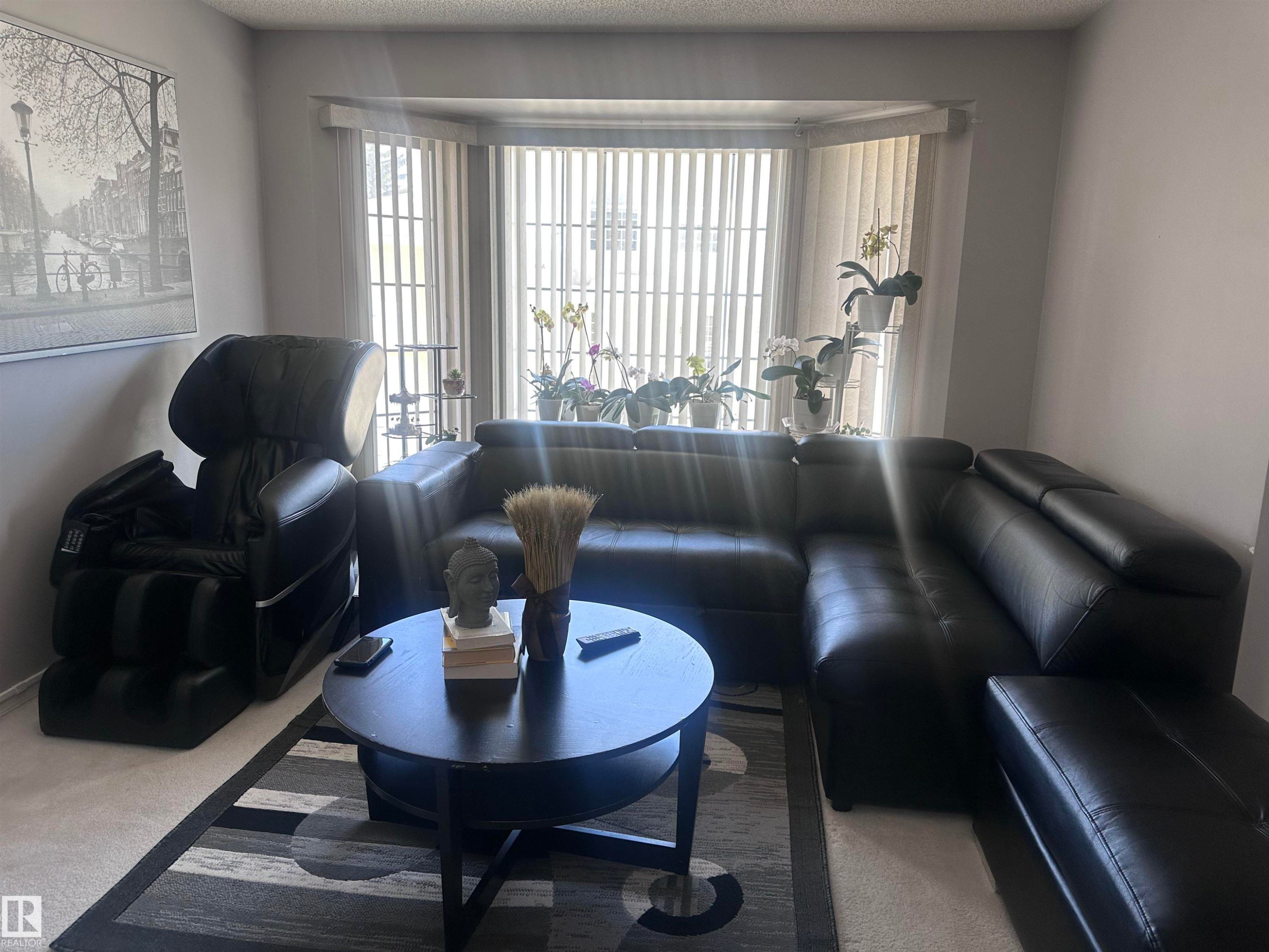 1636 Jamha Road, Edmonton, AB - Indoor Photo Showing Living Room