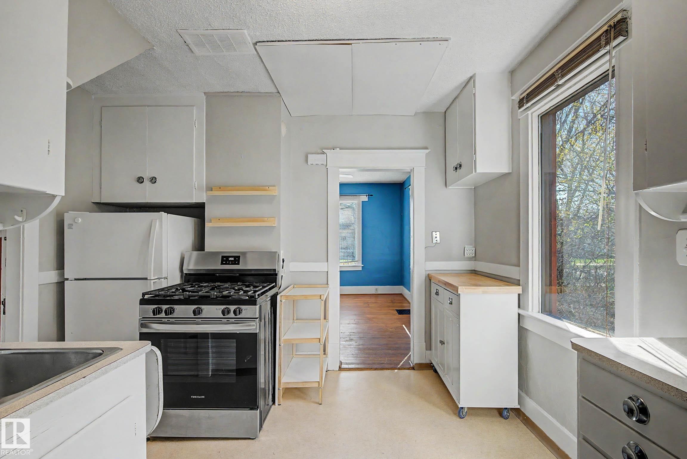 11634 123 Street, Edmonton, AB - Indoor Photo Showing Kitchen