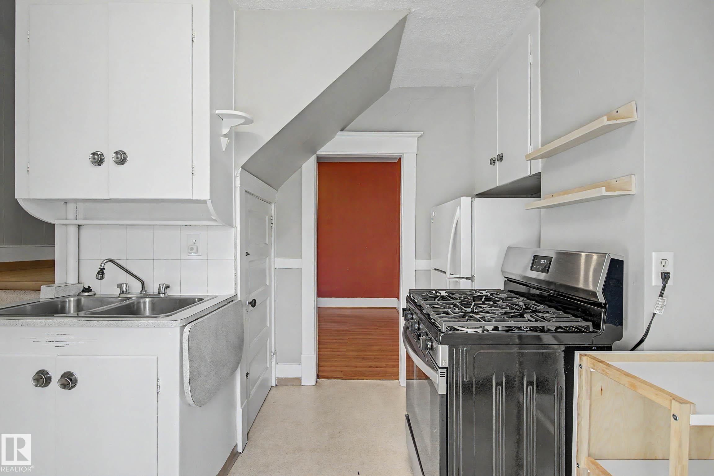 11634 123 Street, Edmonton, AB - Indoor