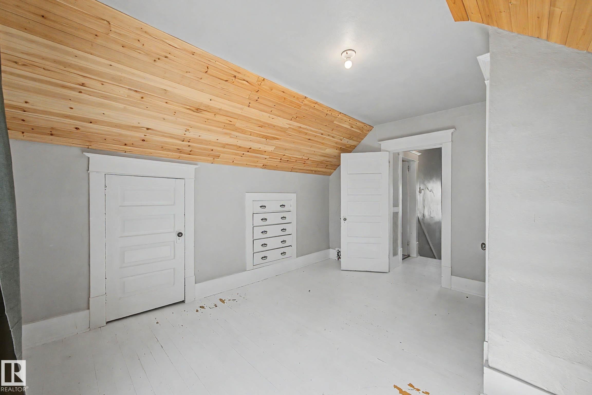 11634 123 Street, Edmonton, AB - Indoor