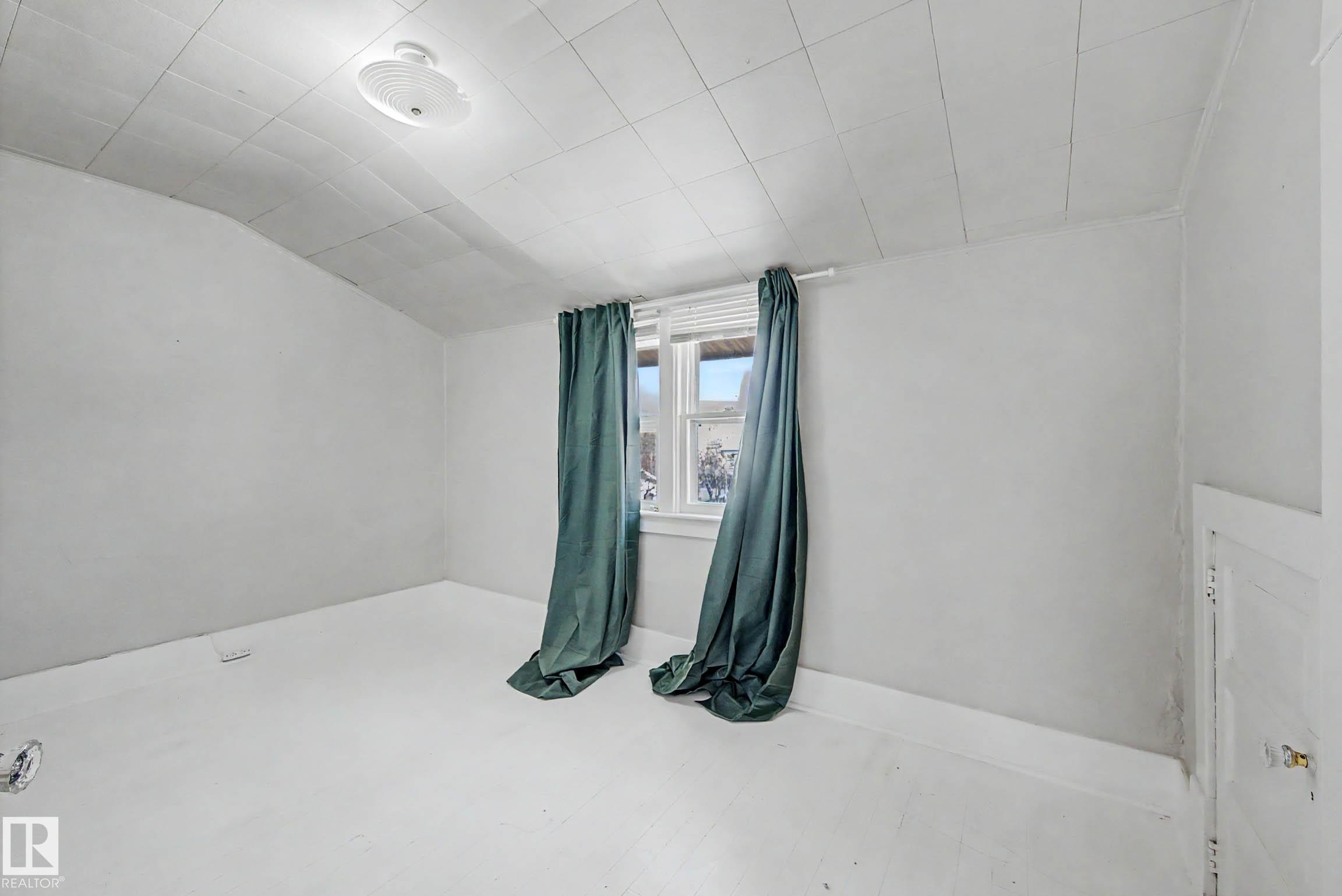 11634 123 Street, Edmonton, AB - Indoor