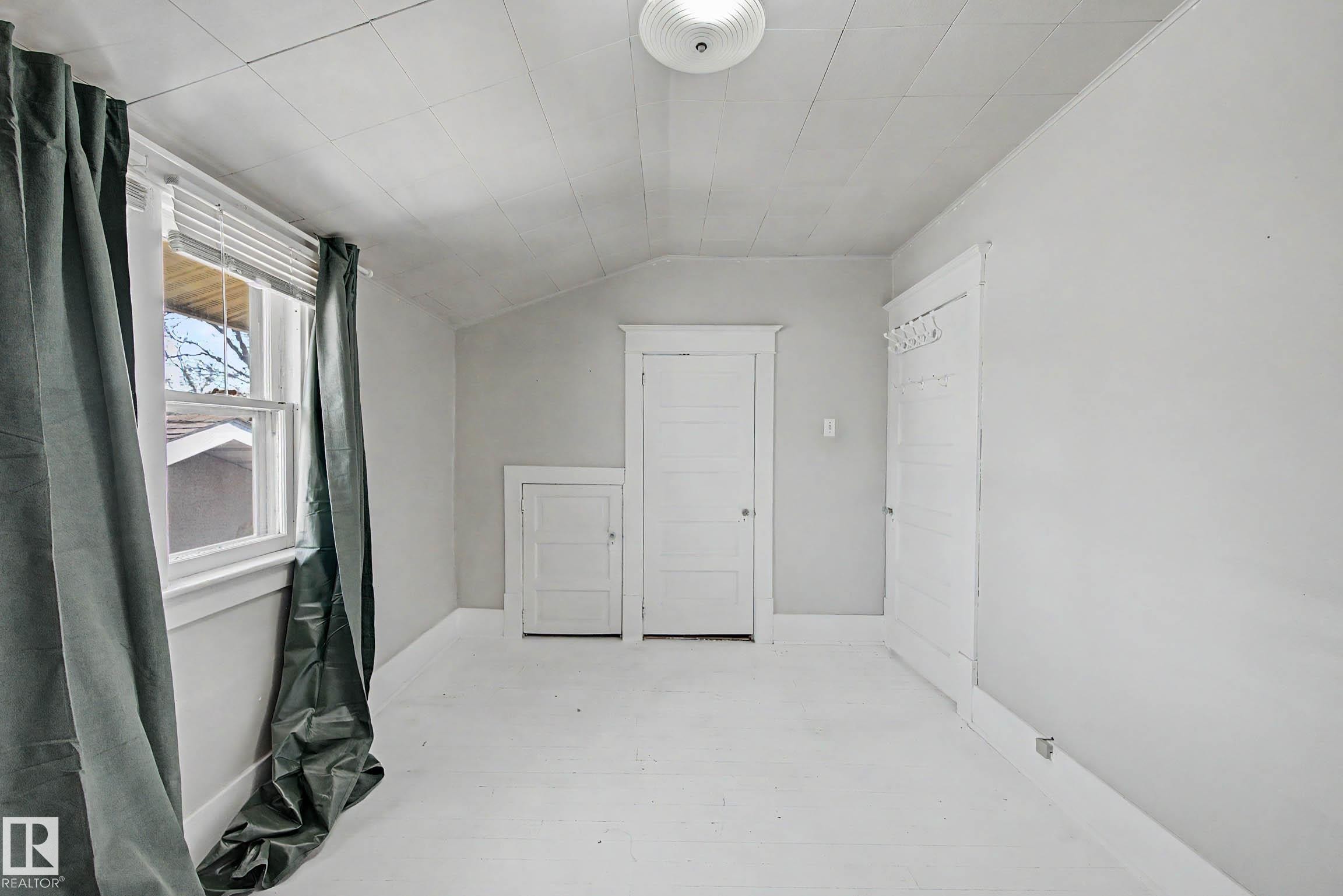 11634 123 Street, Edmonton, AB - Indoor Photo Showing Other Room