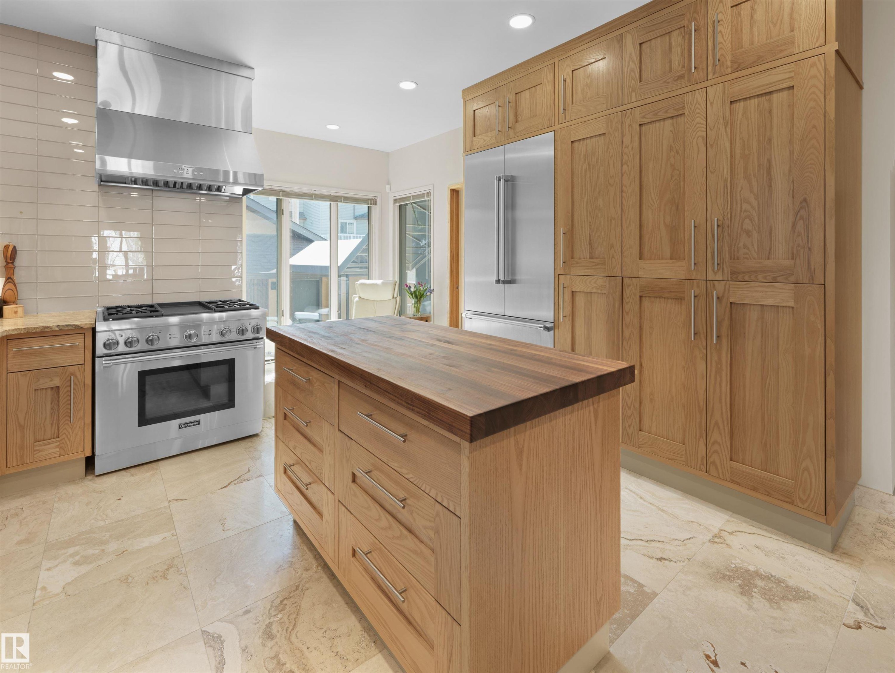 10725 University Avenue, Edmonton, AB - Indoor Photo Showing Kitchen