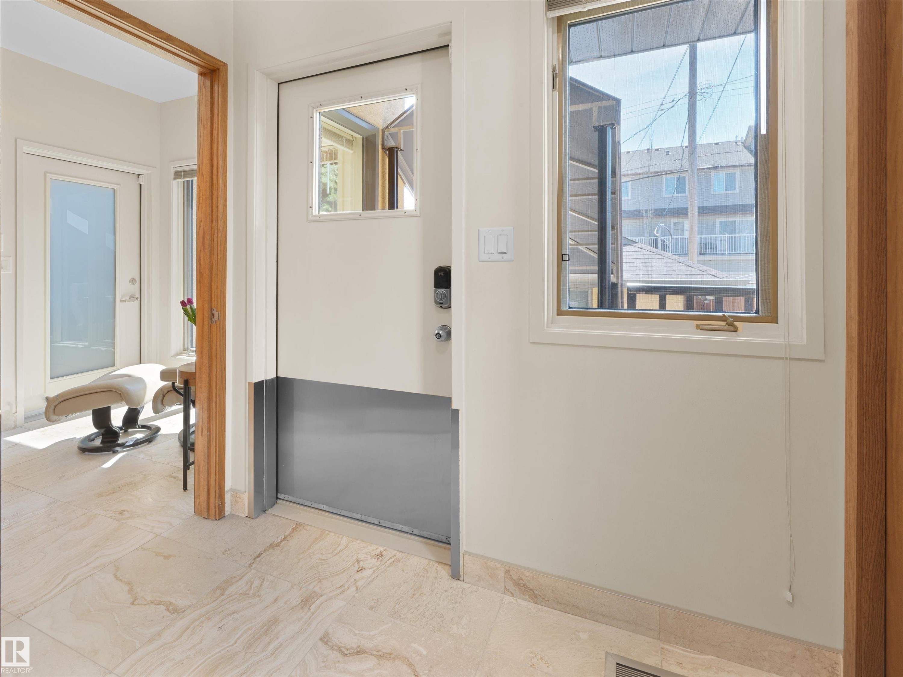 10725 University Avenue, Edmonton, AB - Indoor Photo Showing Other Room
