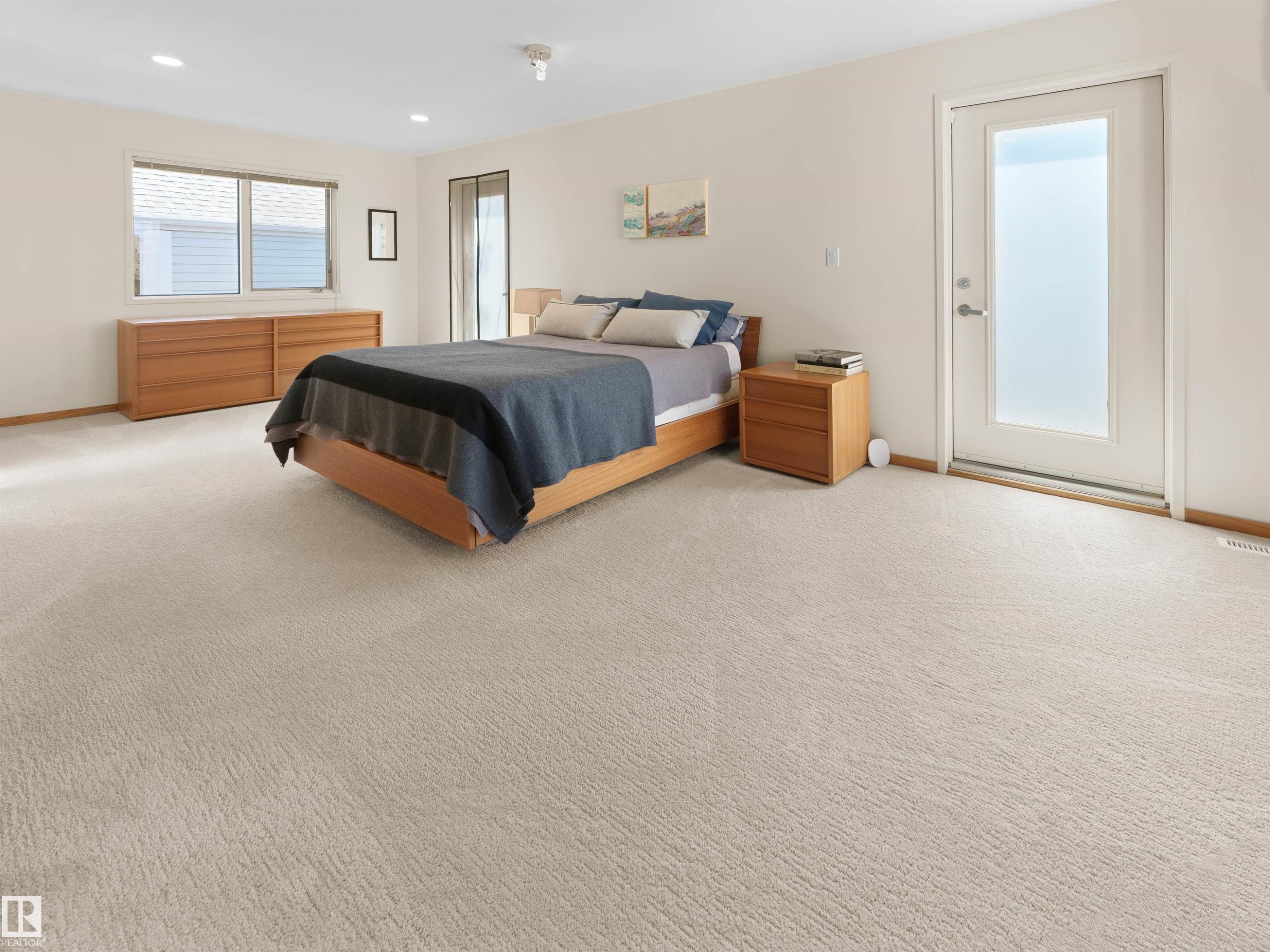 10725 University Avenue, Edmonton, AB - Indoor Photo Showing Bedroom