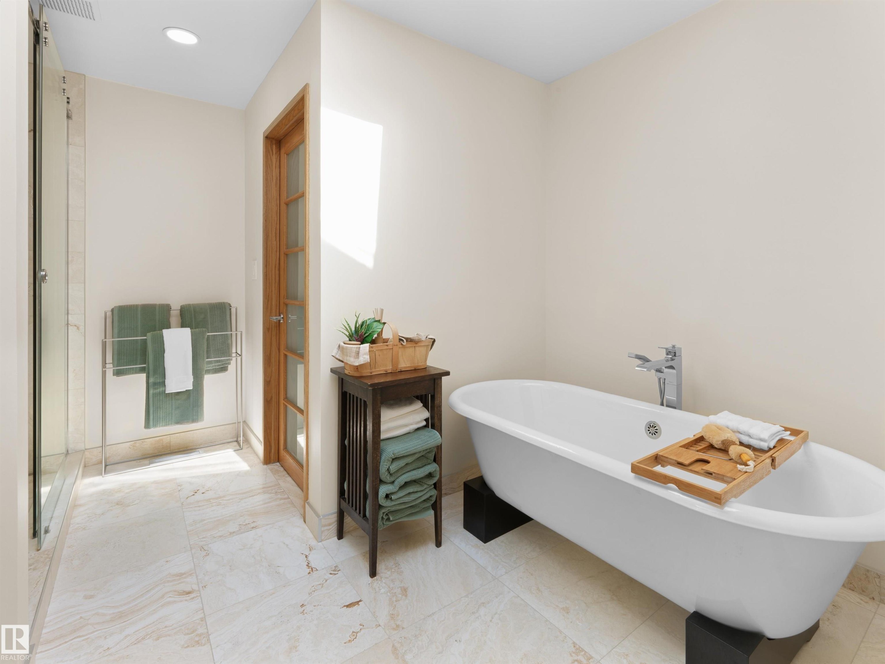10725 University Avenue, Edmonton, AB - Indoor Photo Showing Bathroom