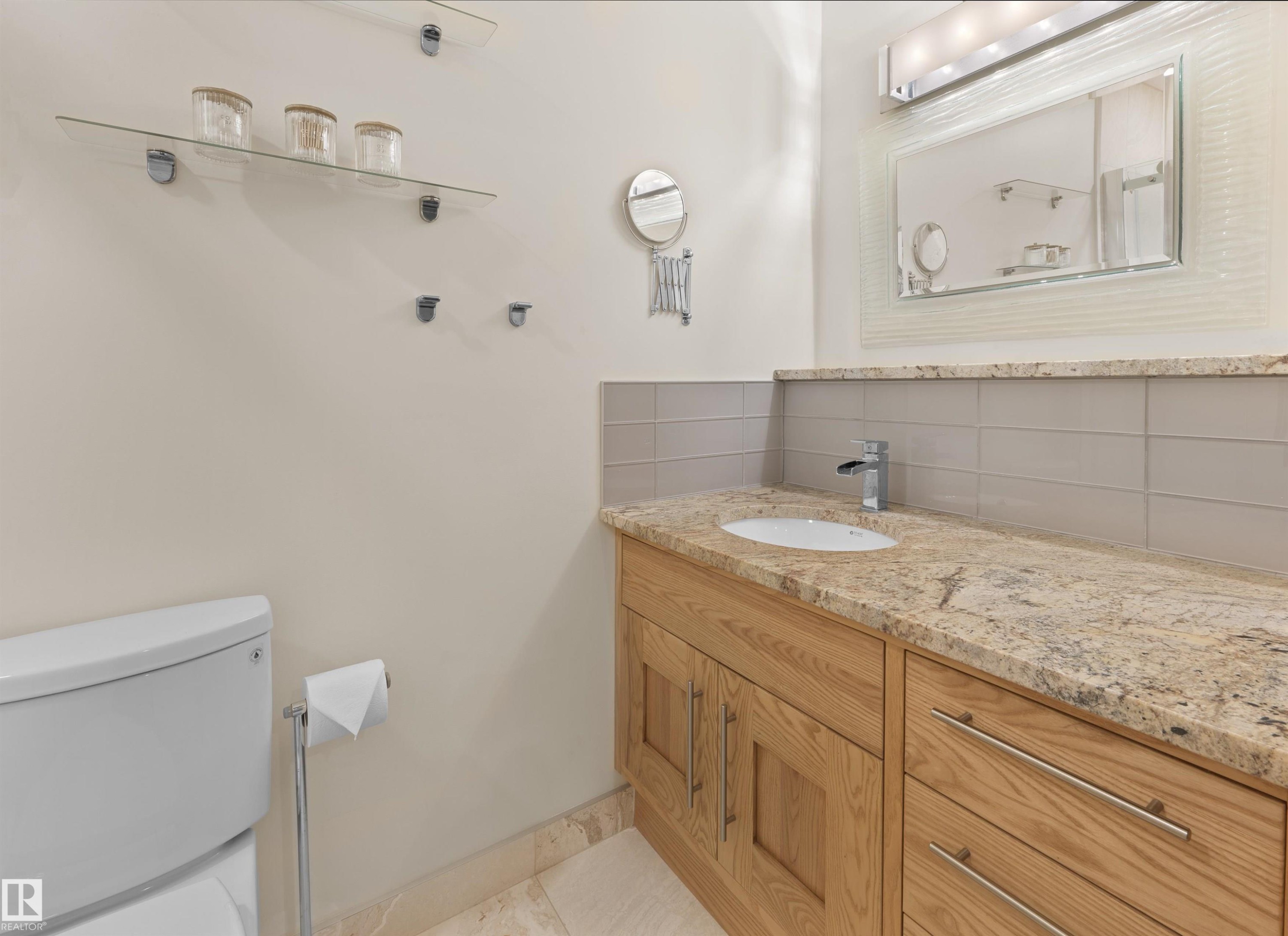 10725 University Avenue, Edmonton, AB - Indoor Photo Showing Bathroom