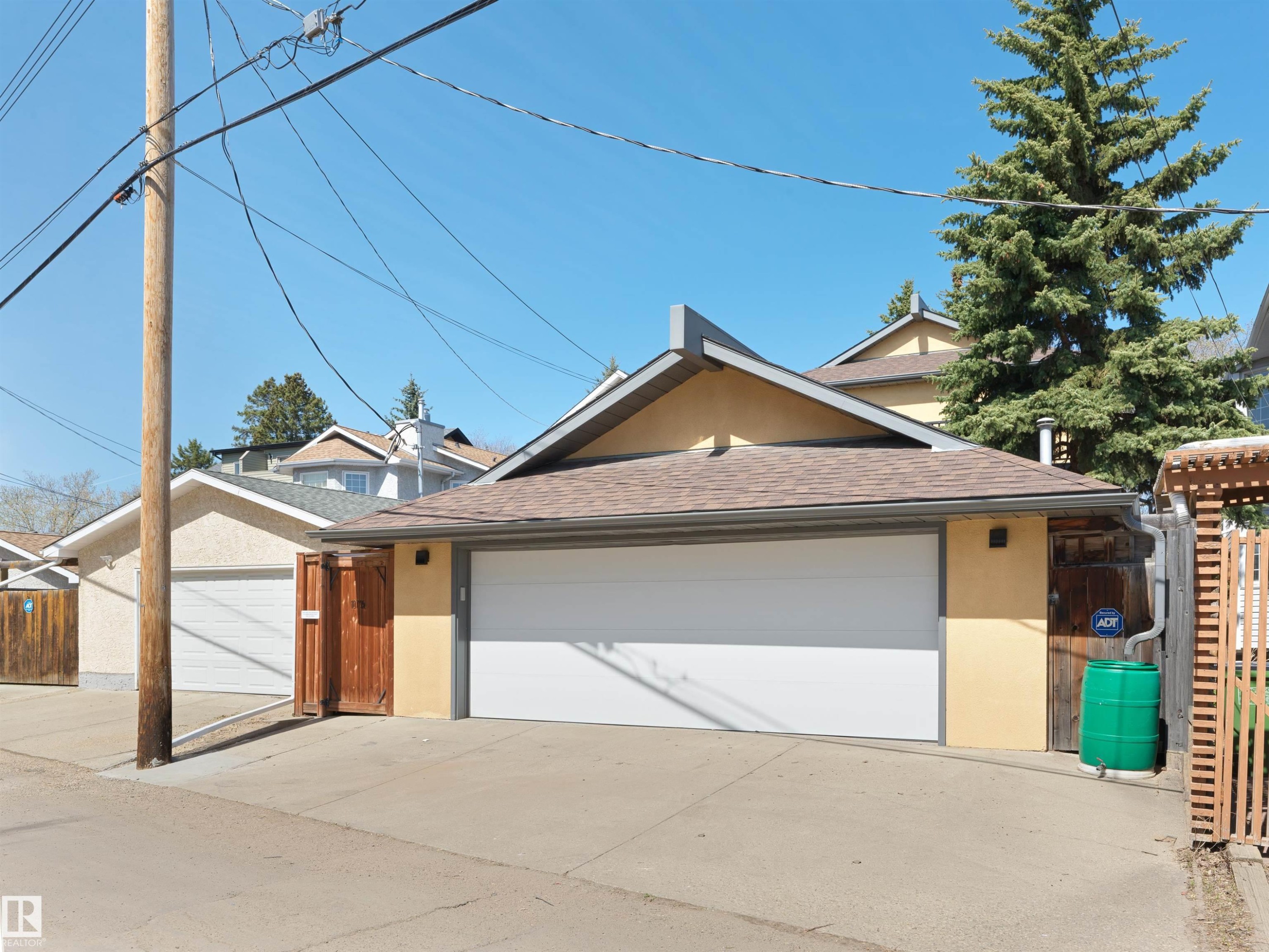 10725 University Avenue, Edmonton, AB - Outdoor