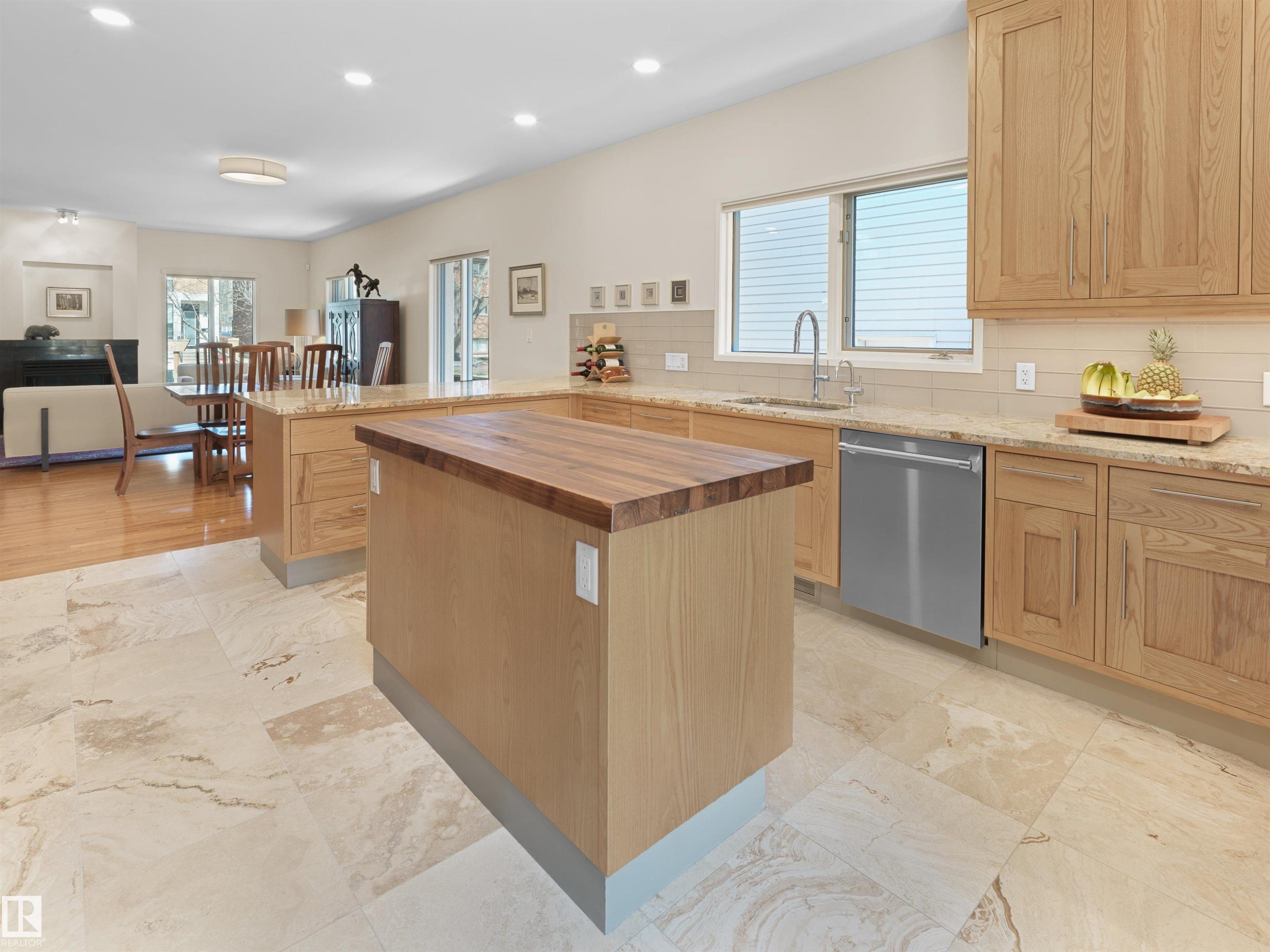 10725 University Avenue, Edmonton, AB - Indoor Photo Showing Kitchen