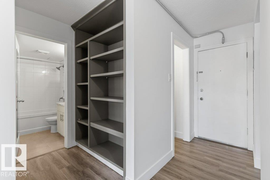Built-in shelving unit with multiple compartments - 101 8604 Gateway Boulevard, Edmonton, AB - Indoor