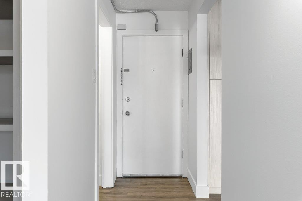 101 8604 Gateway Boulevard, Edmonton, AB - Indoor Photo Showing Other Room