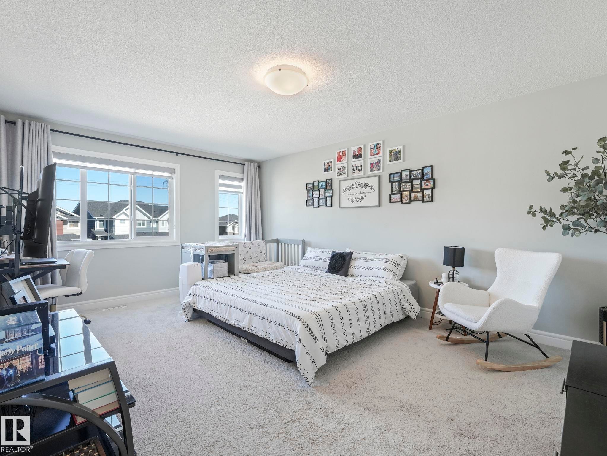Spacious bedroom featuring light neutral wall tones and plush carpet flooring - 3817 Robins Crescent, Edmonton, AB - Indoor Photo Showing Bedroom