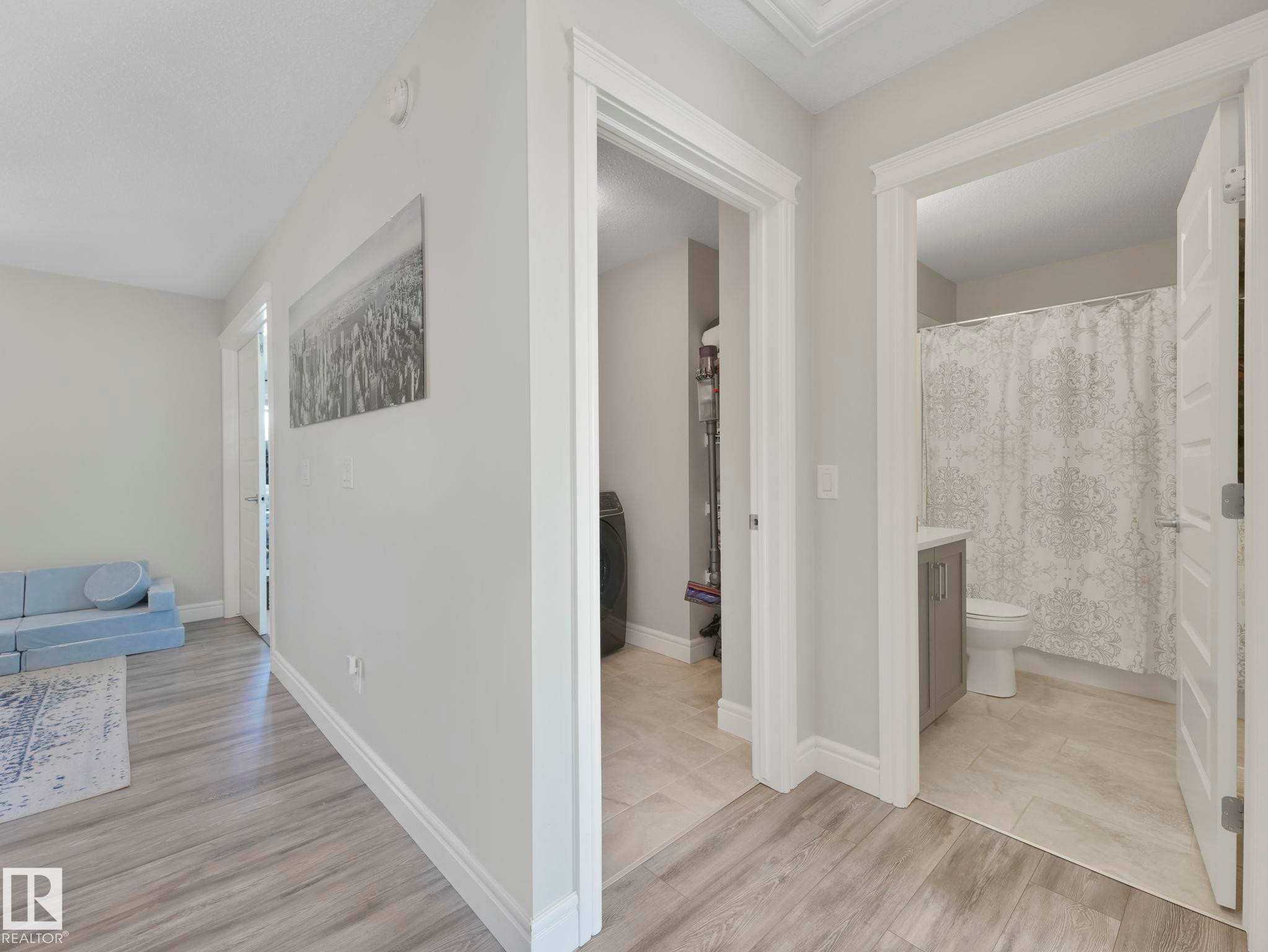 3817 Robins Crescent, Edmonton, AB - Indoor Photo Showing Other Room