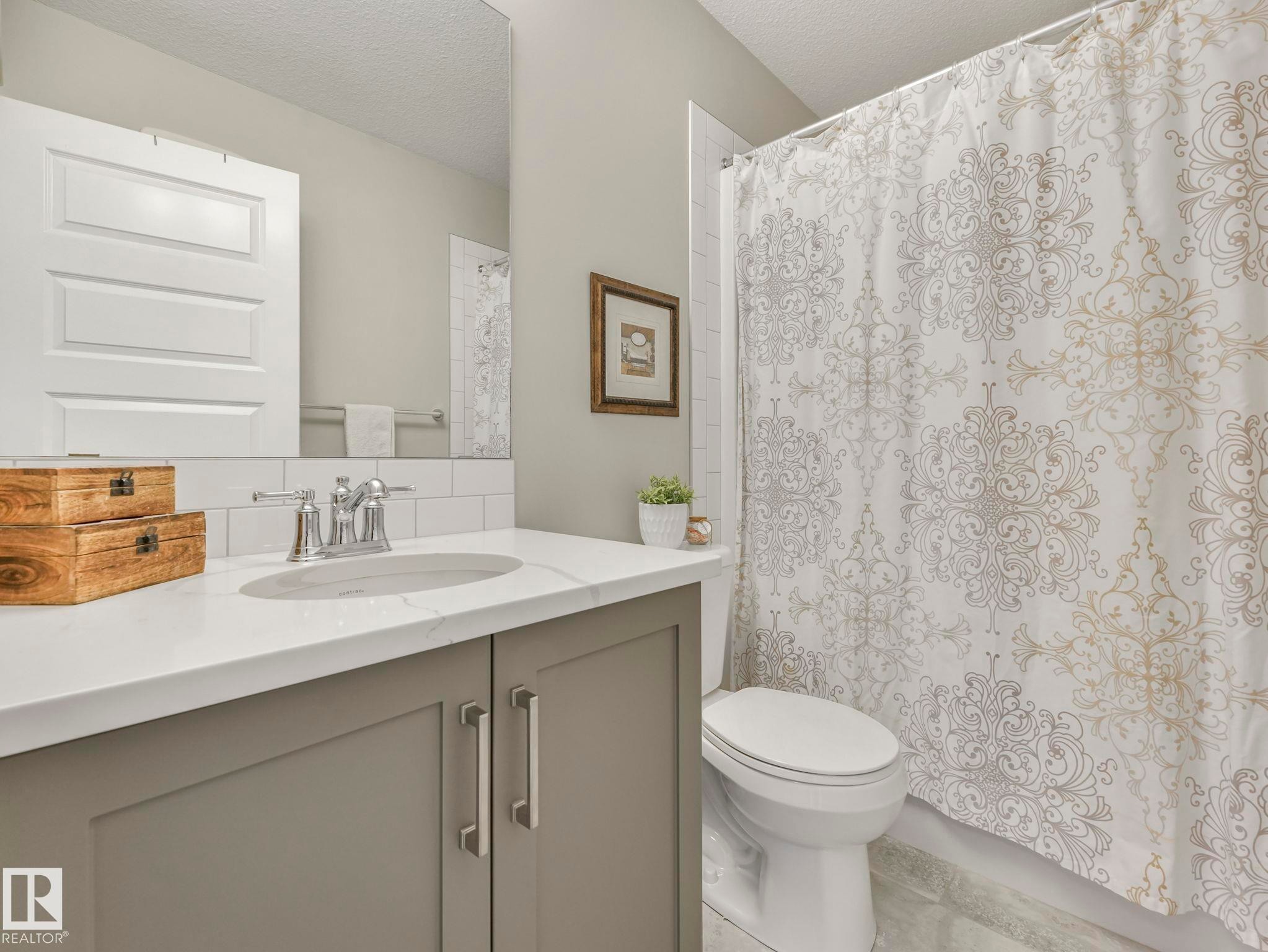 3817 Robins Crescent, Edmonton, AB - Indoor Photo Showing Bathroom