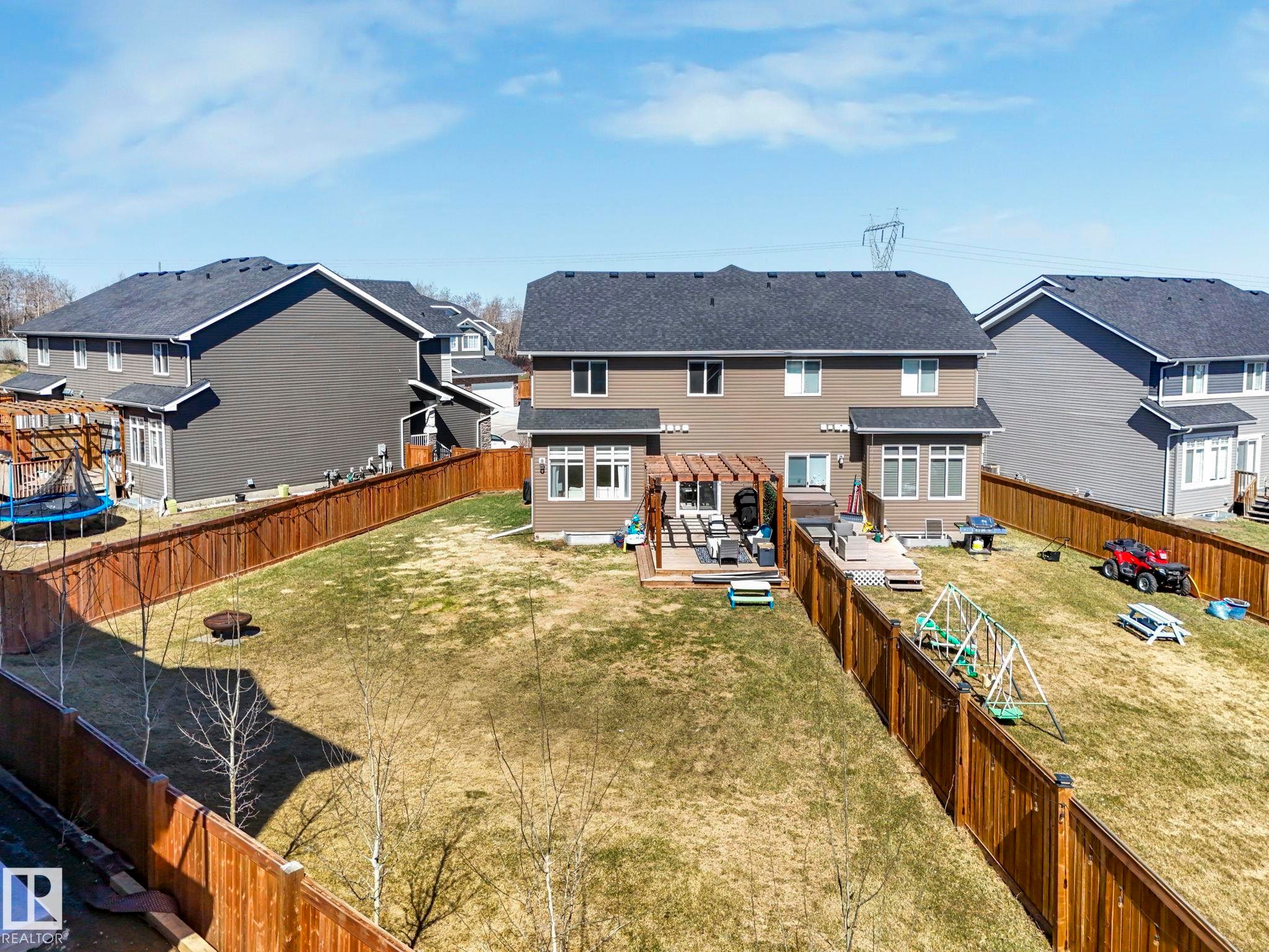 Expansive backyard featuring a wood fence, a multi-level deck, and a pergola - 3817 Robins Crescent, Edmonton, AB - Outdoor