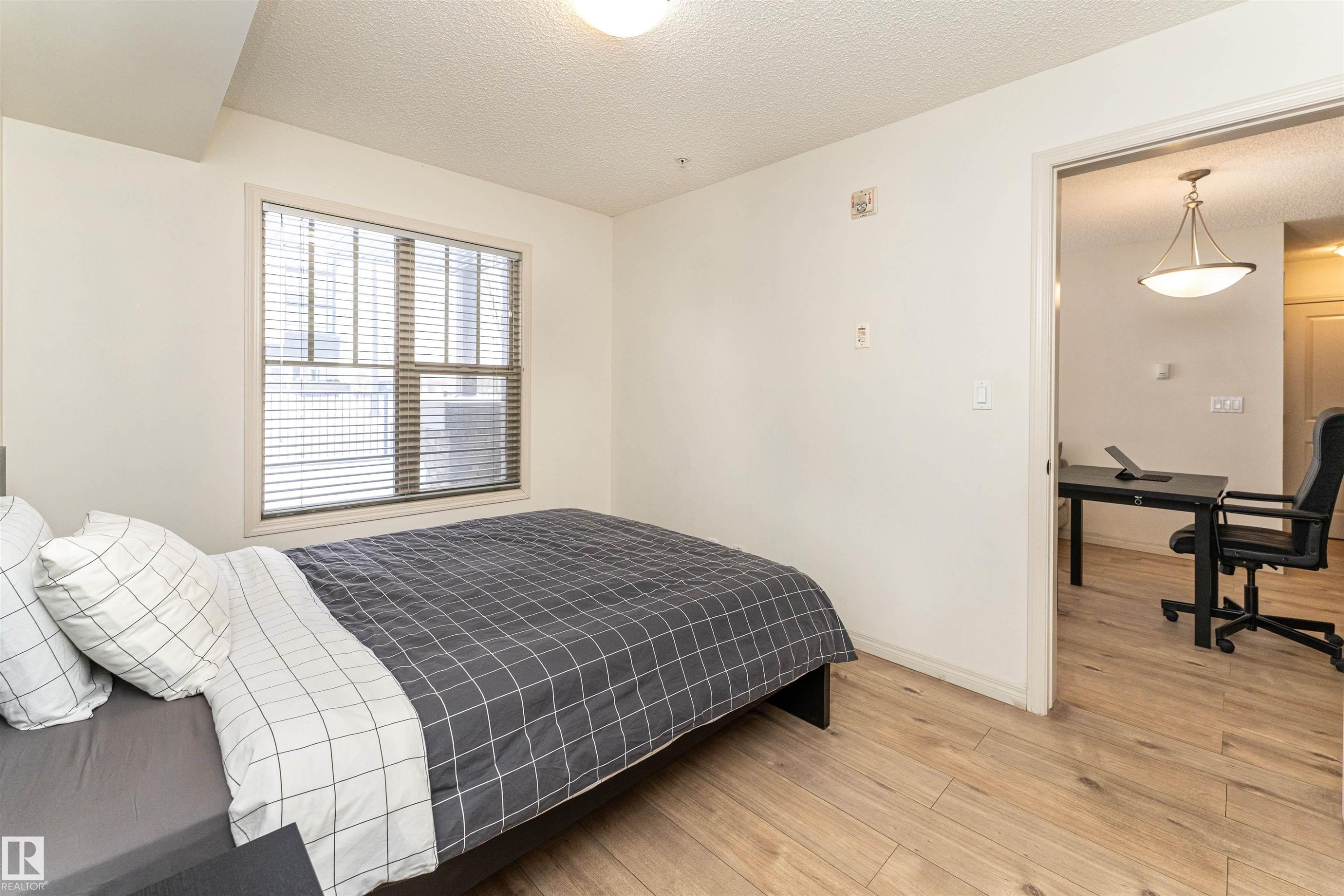 #108 103 Ambleside Dr Sw, Edmonton, AB - Indoor Photo Showing Bedroom