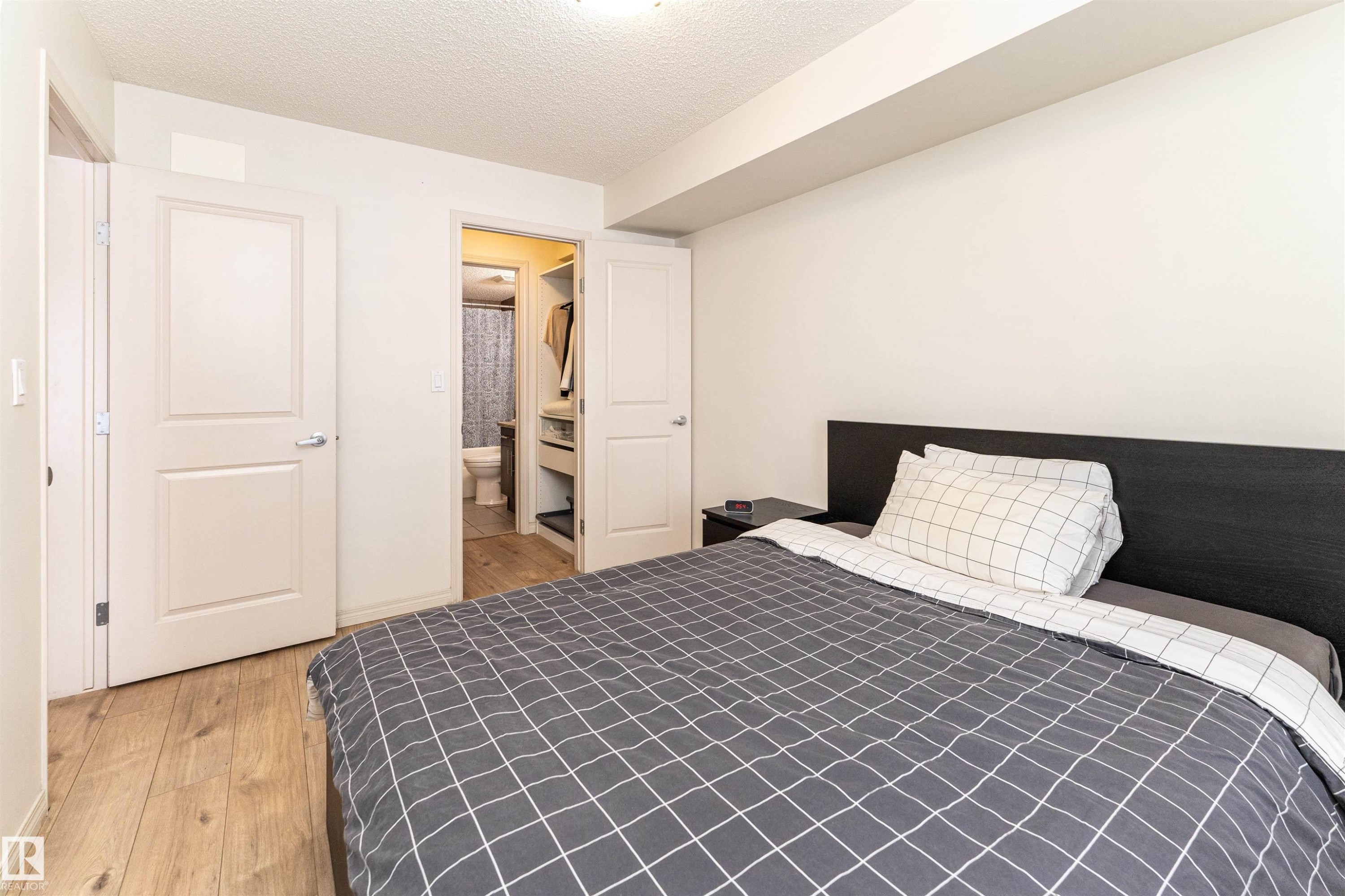 #108 103 Ambleside Dr Sw, Edmonton, AB - Indoor Photo Showing Bedroom