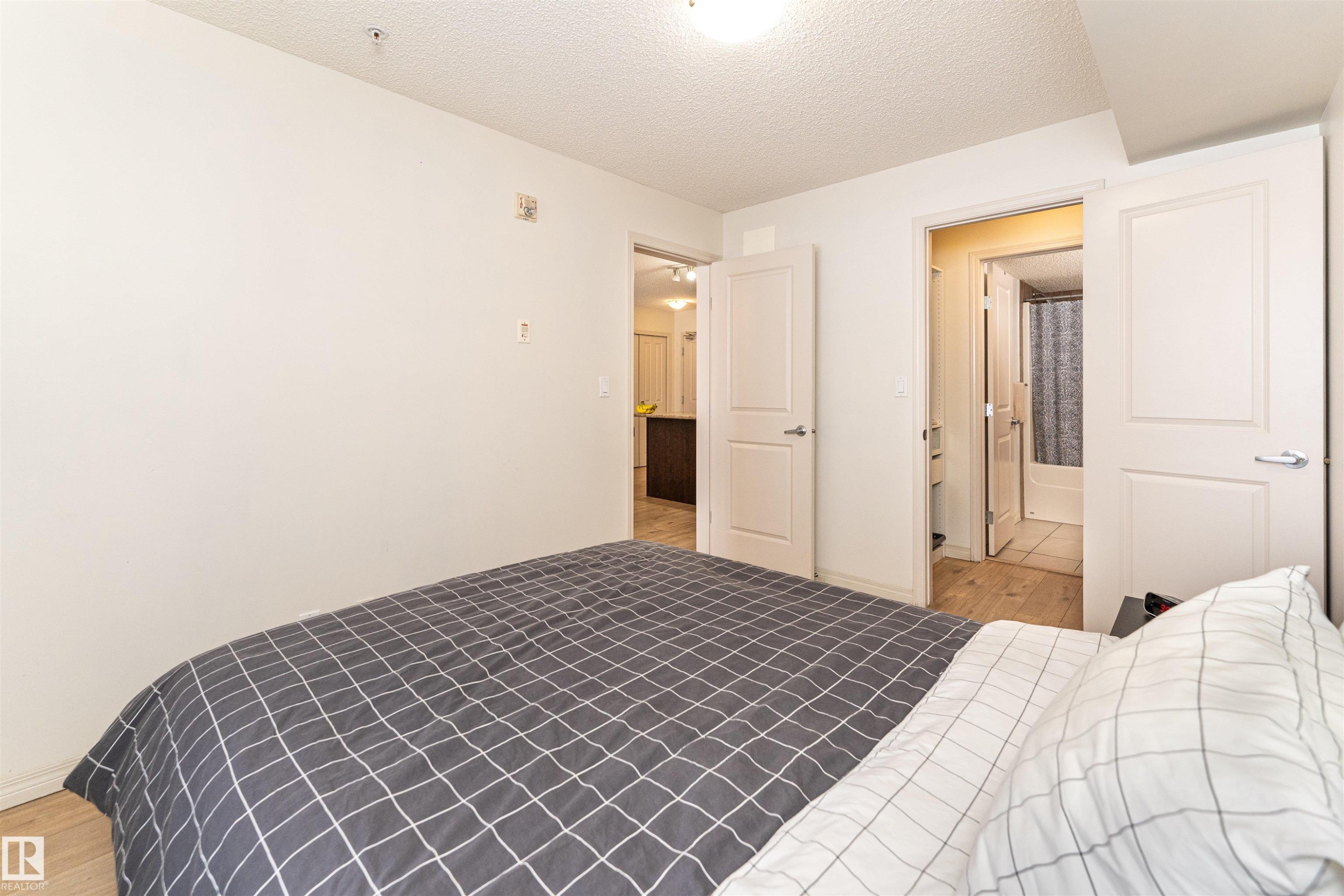 #108 103 Ambleside Dr Sw, Edmonton, AB - Indoor Photo Showing Bedroom