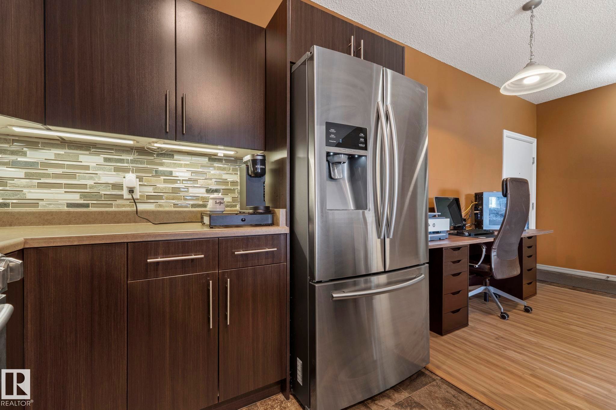 237 263 Macewan Road, Edmonton, AB - Indoor Photo Showing Kitchen