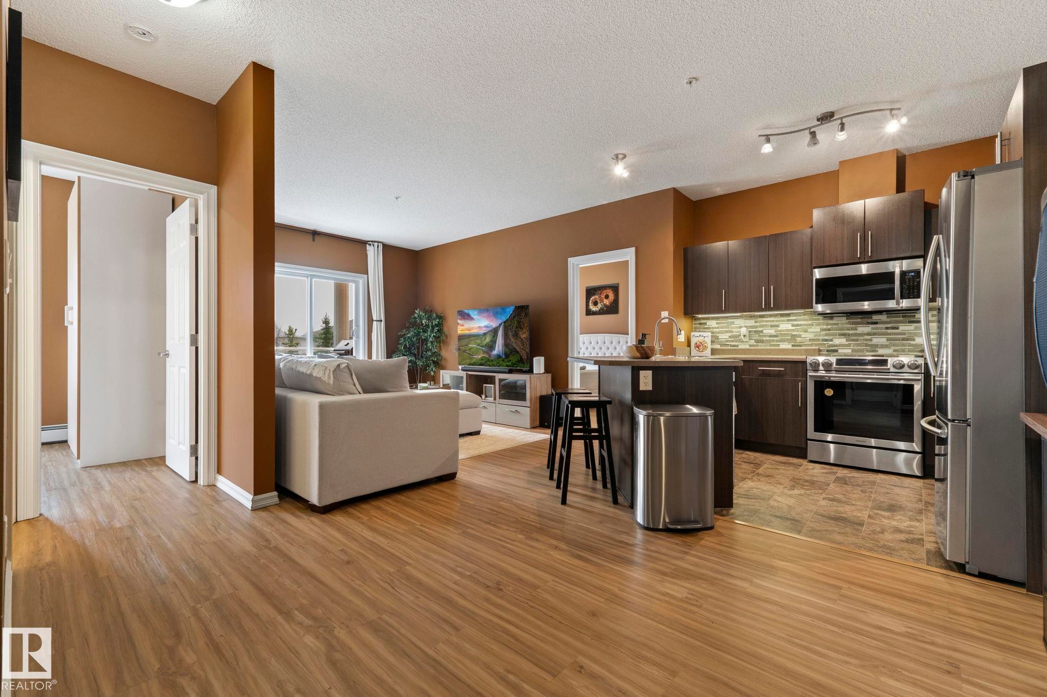 237 263 Macewan Road, Edmonton, AB - Indoor Photo Showing Kitchen With Upgraded Kitchen