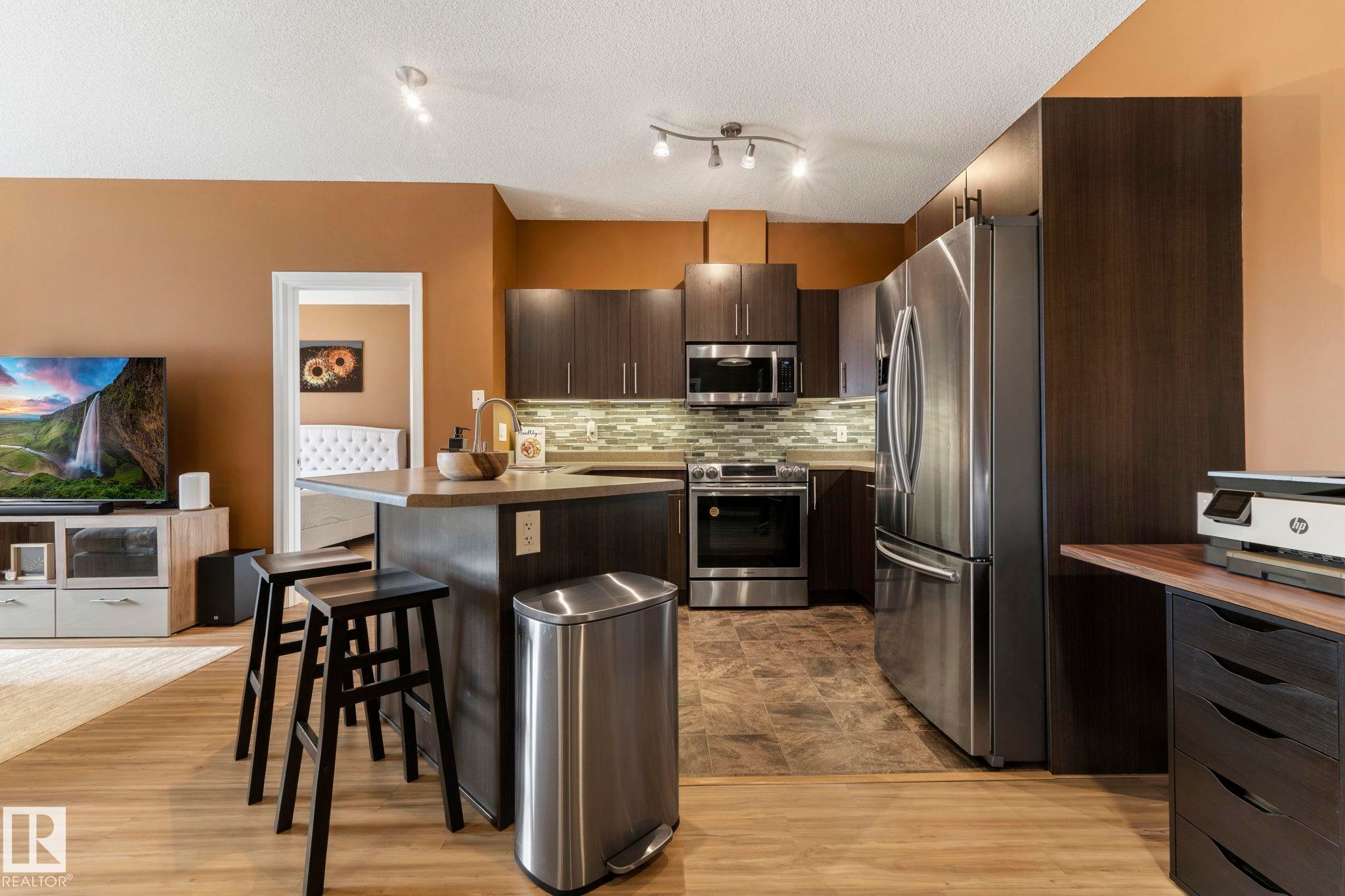 237 263 Macewan Road, Edmonton, AB - Indoor Photo Showing Kitchen With Upgraded Kitchen