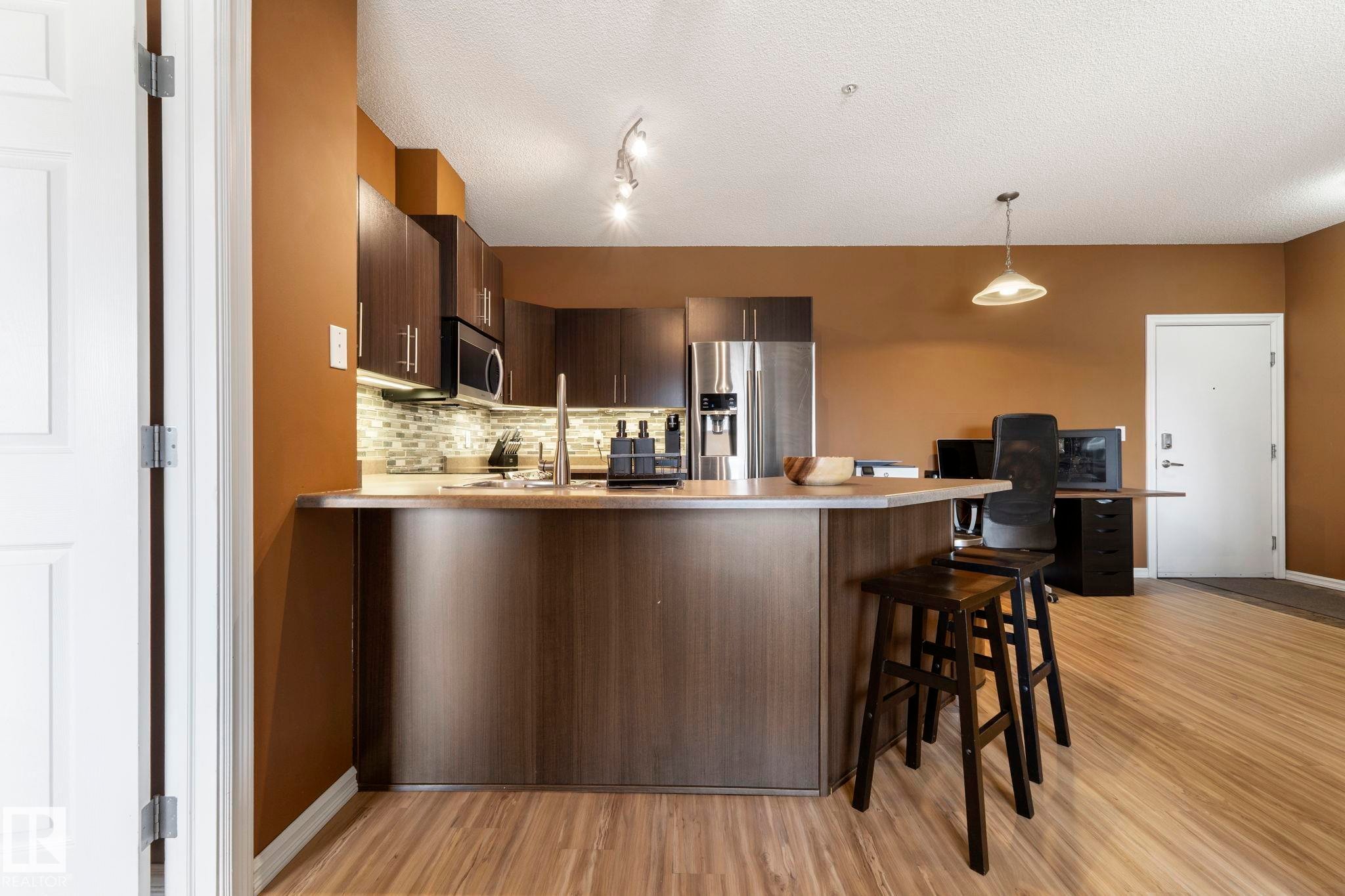 237 263 Macewan Road, Edmonton, AB - Indoor Photo Showing Kitchen With Upgraded Kitchen