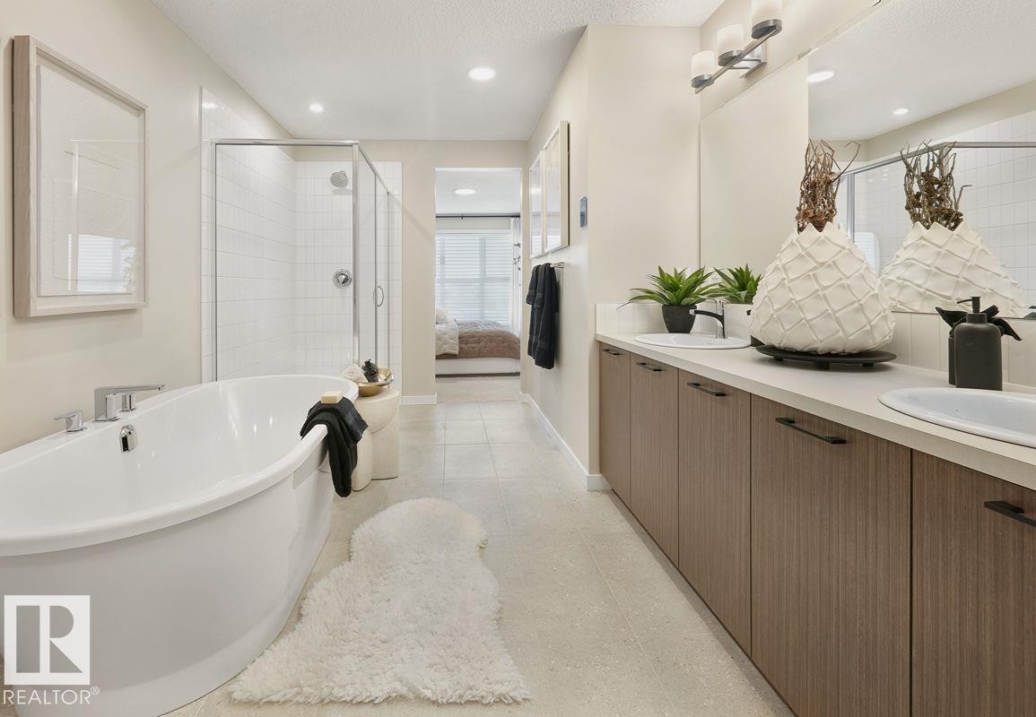 3137 Dixon Landing Landing, Edmonton, AB - Indoor Photo Showing Bathroom