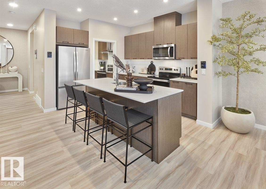 3137 Dixon Landing Landing, Edmonton, AB - Indoor Photo Showing Kitchen