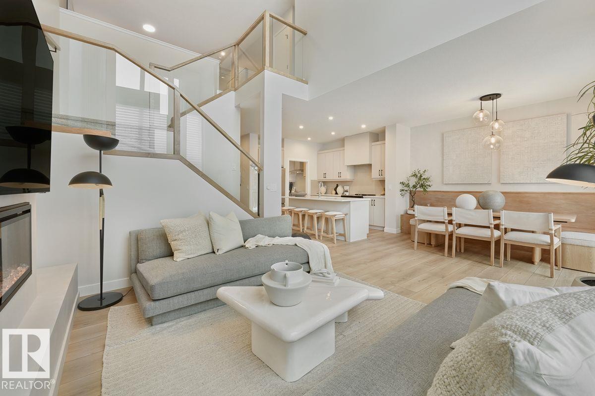 17515 7 Street, Edmonton, AB - Indoor Photo Showing Living Room
