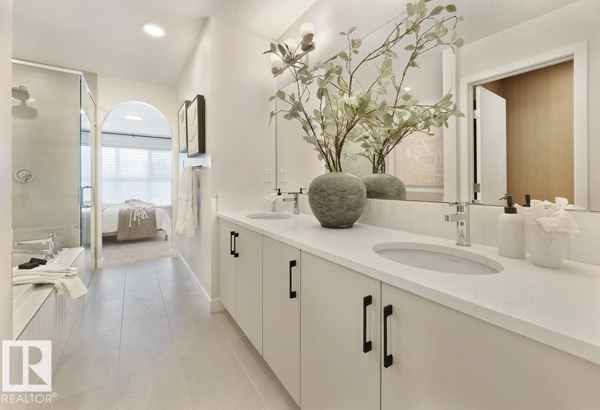17515 7 Street, Edmonton, AB - Indoor Photo Showing Bathroom