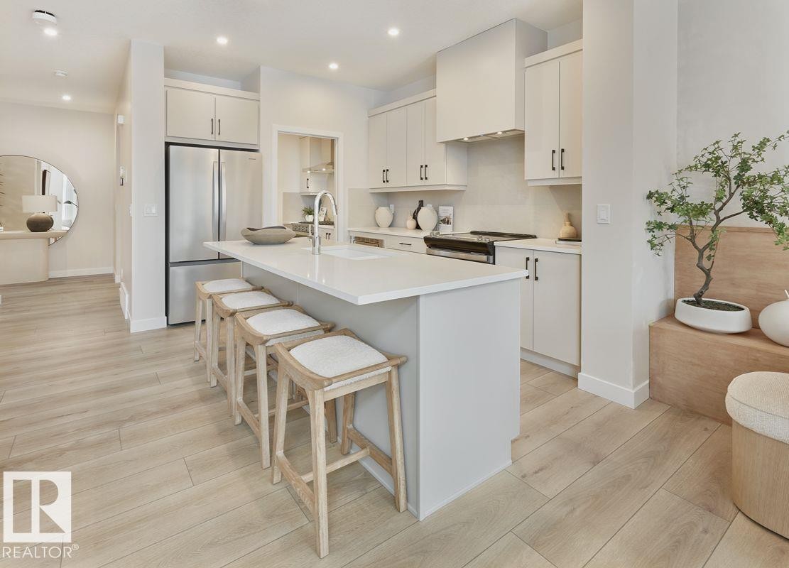 17515 7 Street, Edmonton, AB - Indoor Photo Showing Kitchen