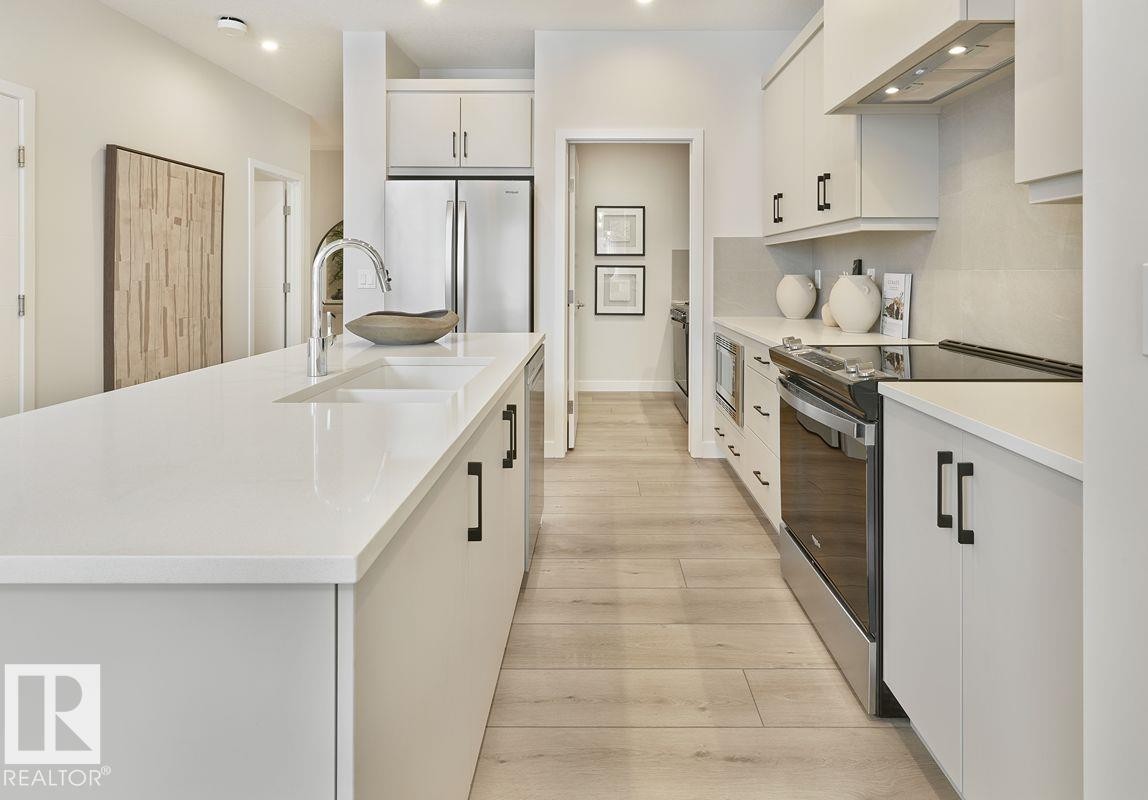 17515 7 Street, Edmonton, AB - Indoor Photo Showing Kitchen With Upgraded Kitchen