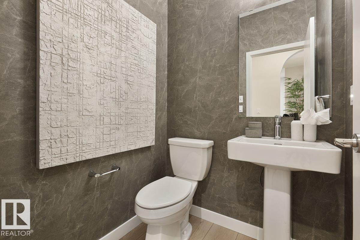 17515 7 Street, Edmonton, AB - Indoor Photo Showing Bathroom