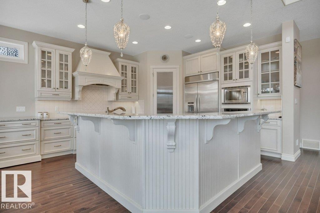 631 Howatt Drive, Edmonton, AB - Indoor Photo Showing Kitchen With Upgraded Kitchen