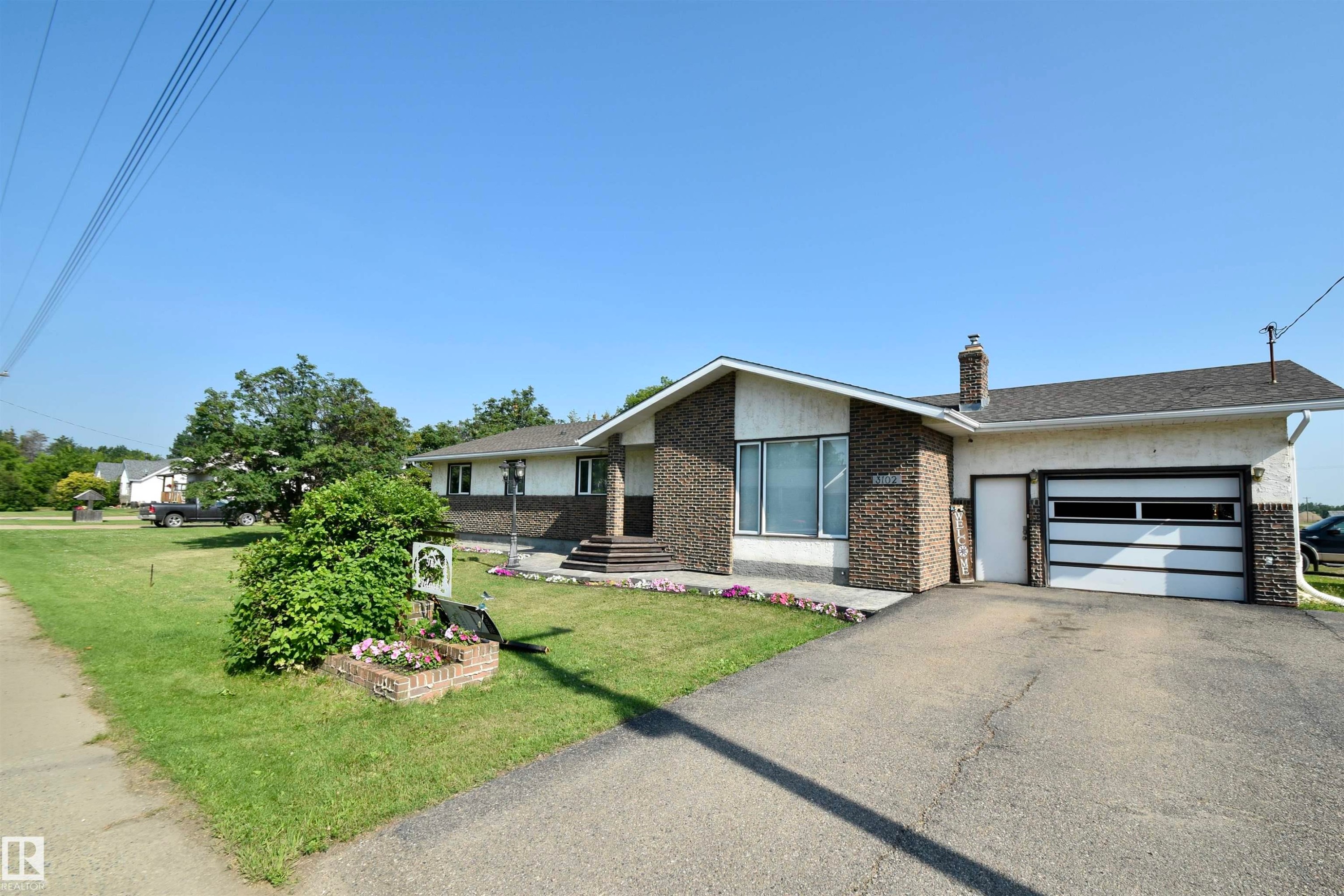 3102 Park Avenue, Mallaig, AB - Outdoor