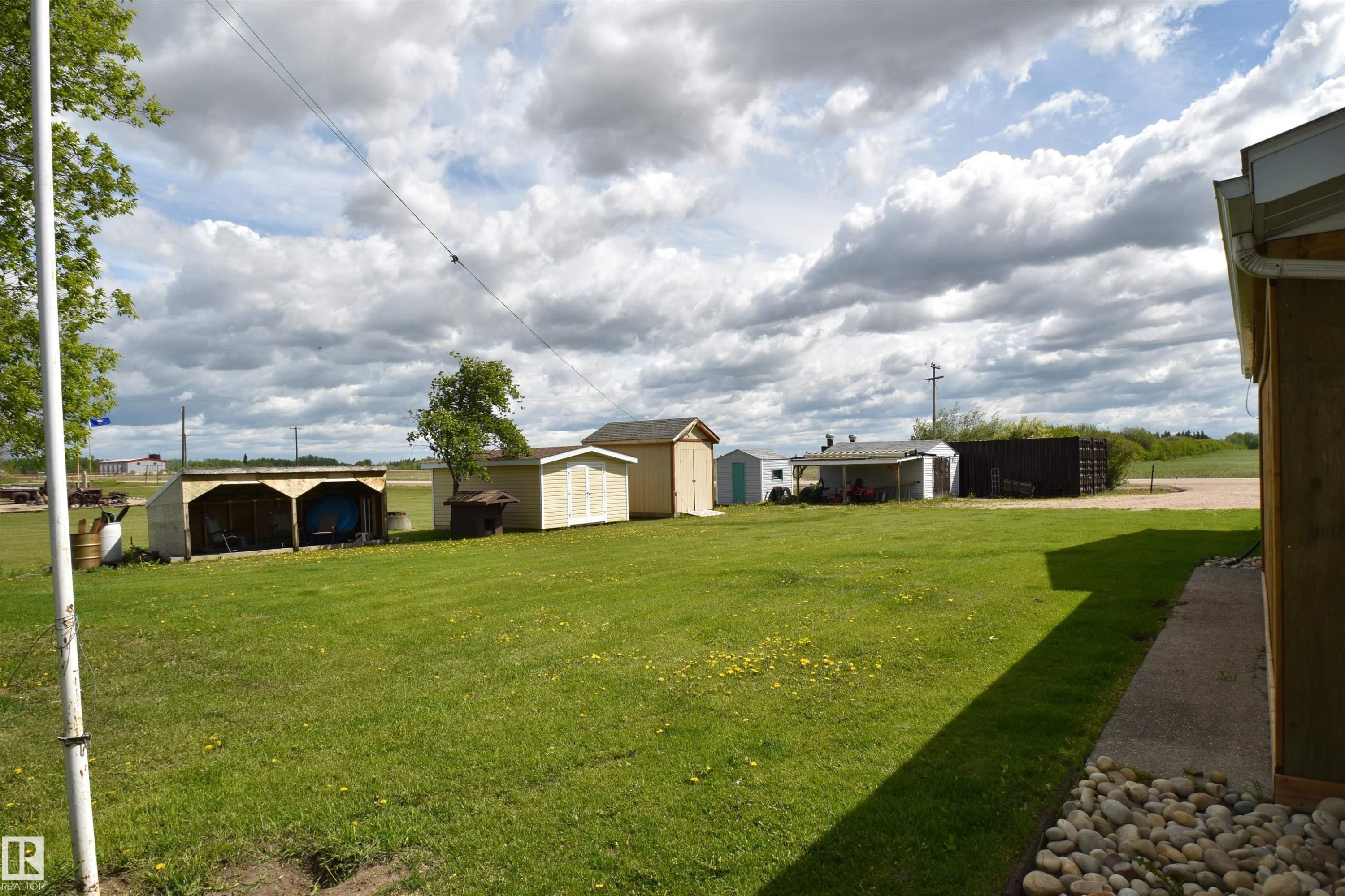 3102 Park Avenue, Mallaig, AB - Outdoor