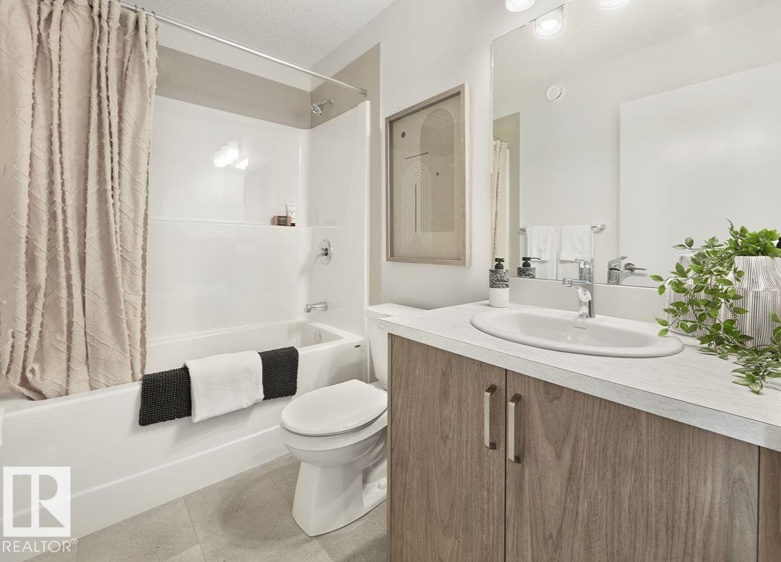 307 173 Avenue Nw, Edmonton, AB - Indoor Photo Showing Bathroom
