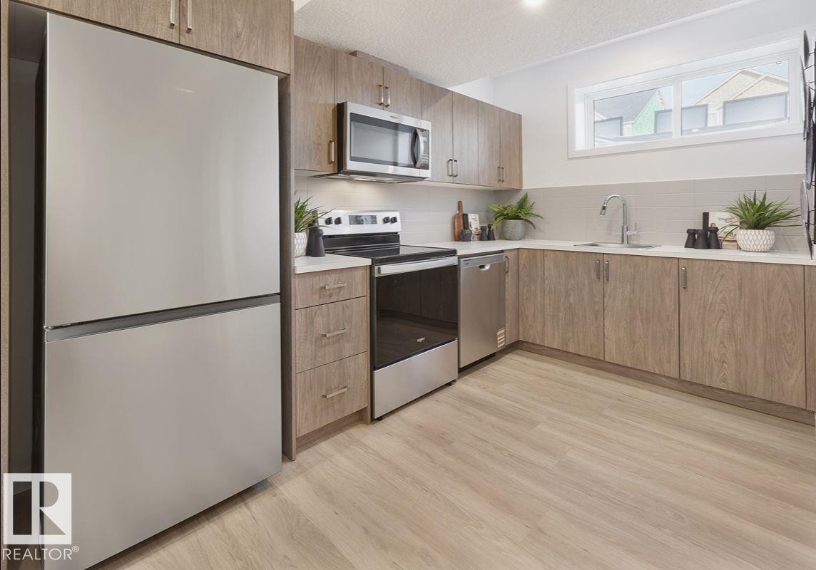 307 173 Avenue Nw, Edmonton, AB - Indoor Photo Showing Kitchen