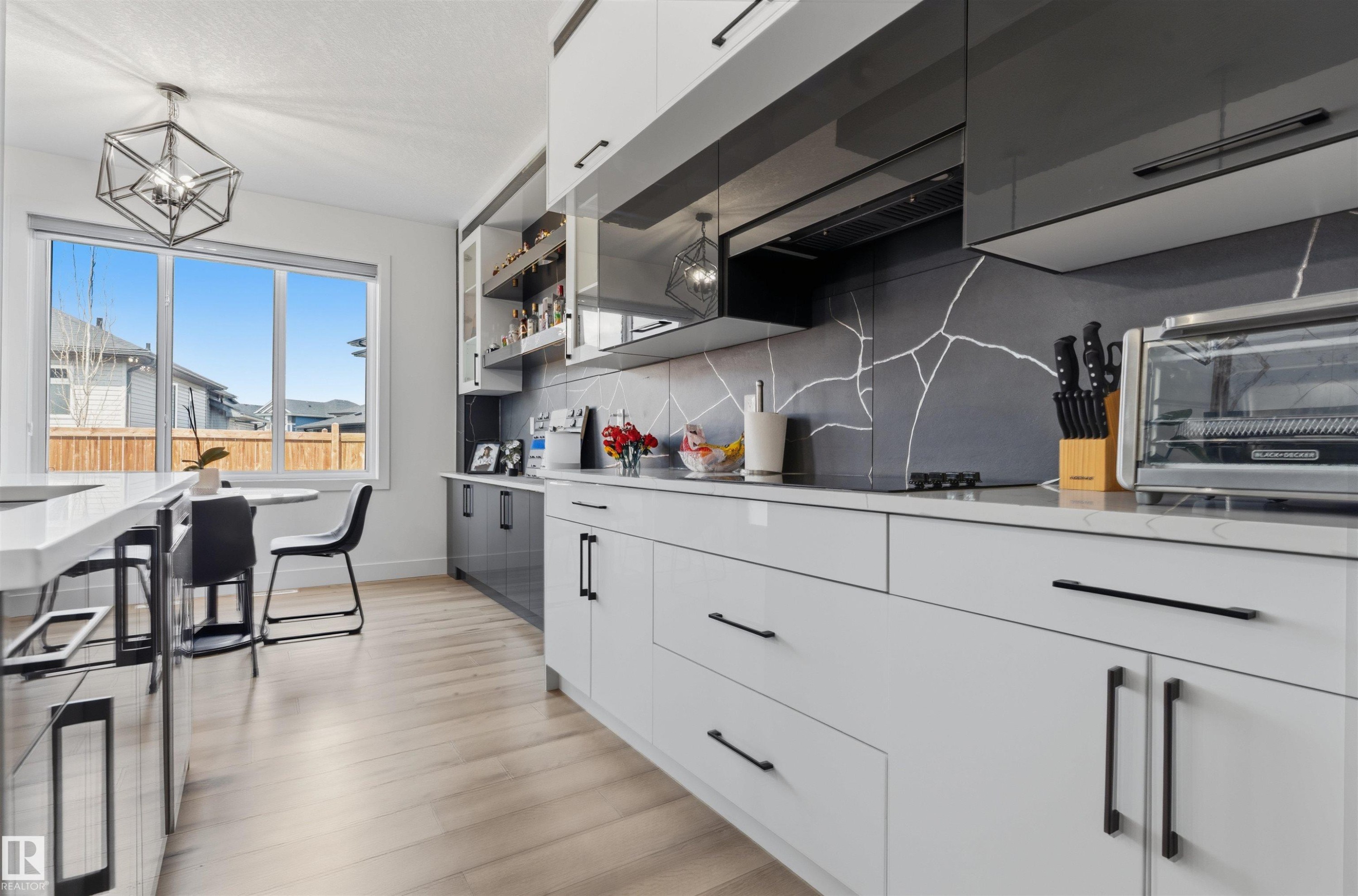 439 Roberts Cres, Leduc, AB - Indoor Photo Showing Kitchen