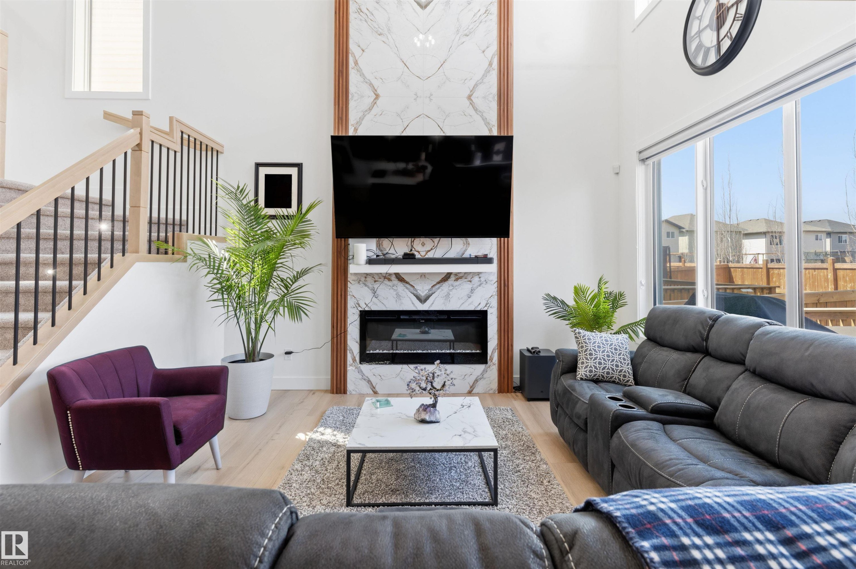 439 Roberts Cres, Leduc, AB - Indoor Photo Showing Living Room With Fireplace