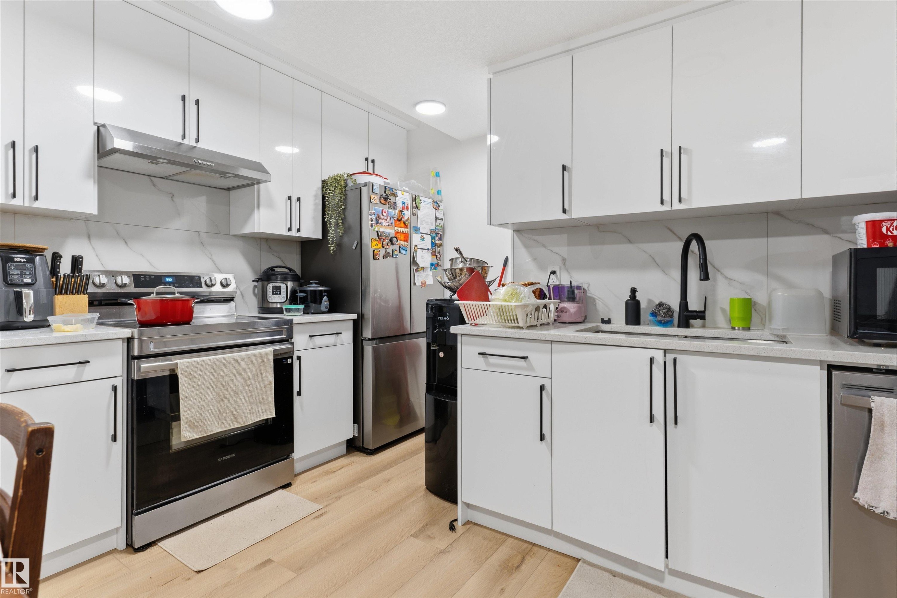 439 Roberts Cres, Leduc, AB - Indoor Photo Showing Kitchen