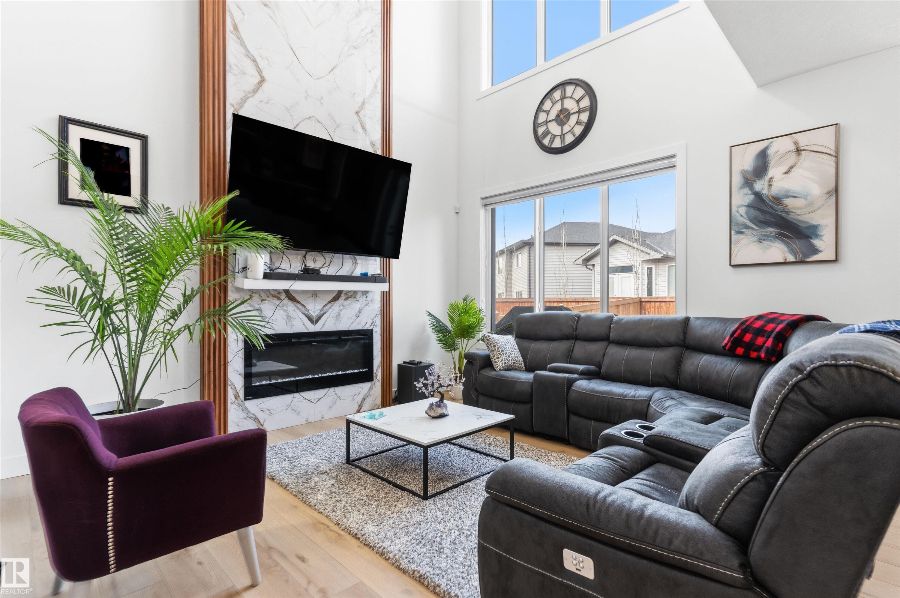 439 Roberts Cres, Leduc, AB - Indoor Photo Showing Living Room With Fireplace
