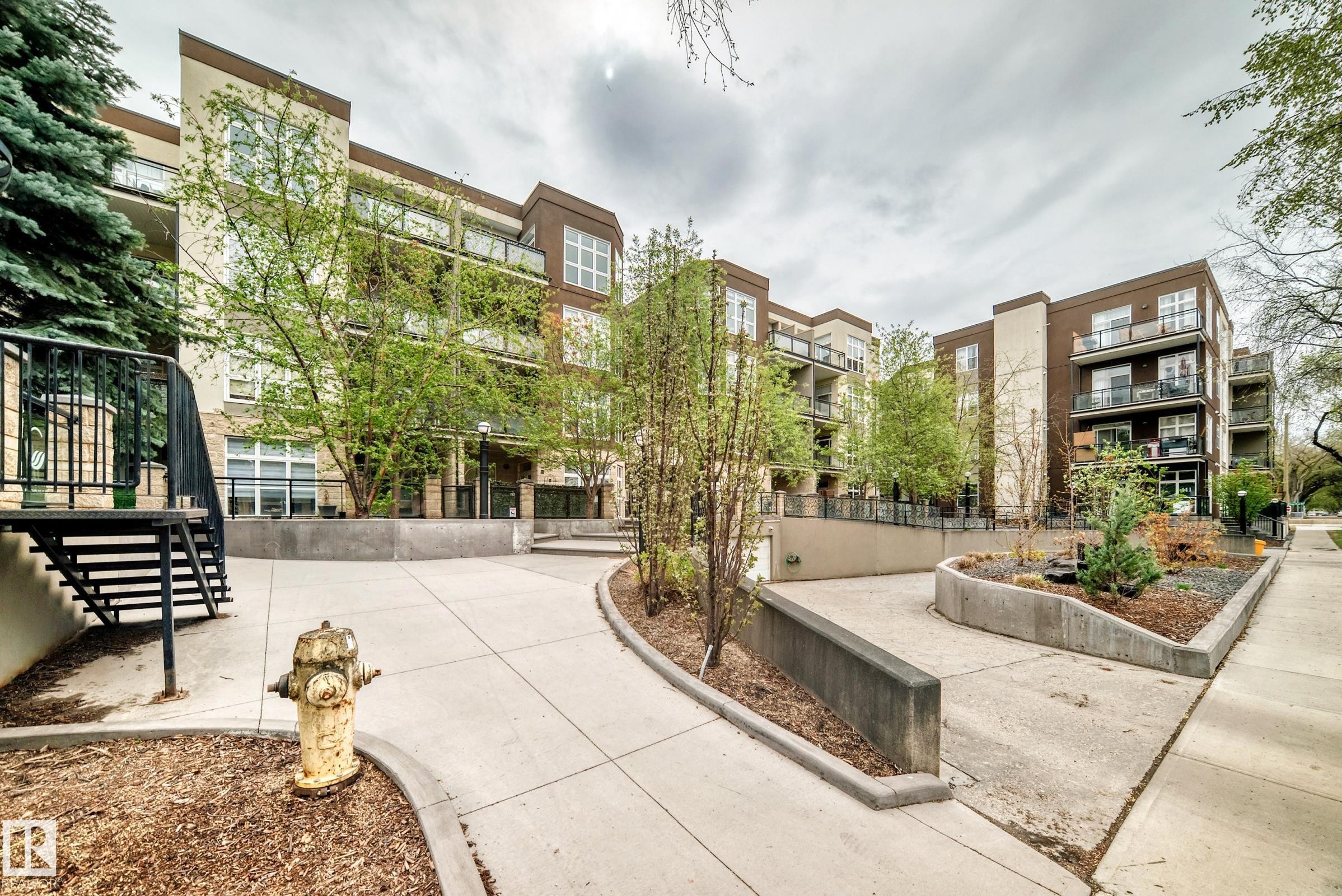 223 10407 122 Street, Edmonton, AB - Outdoor