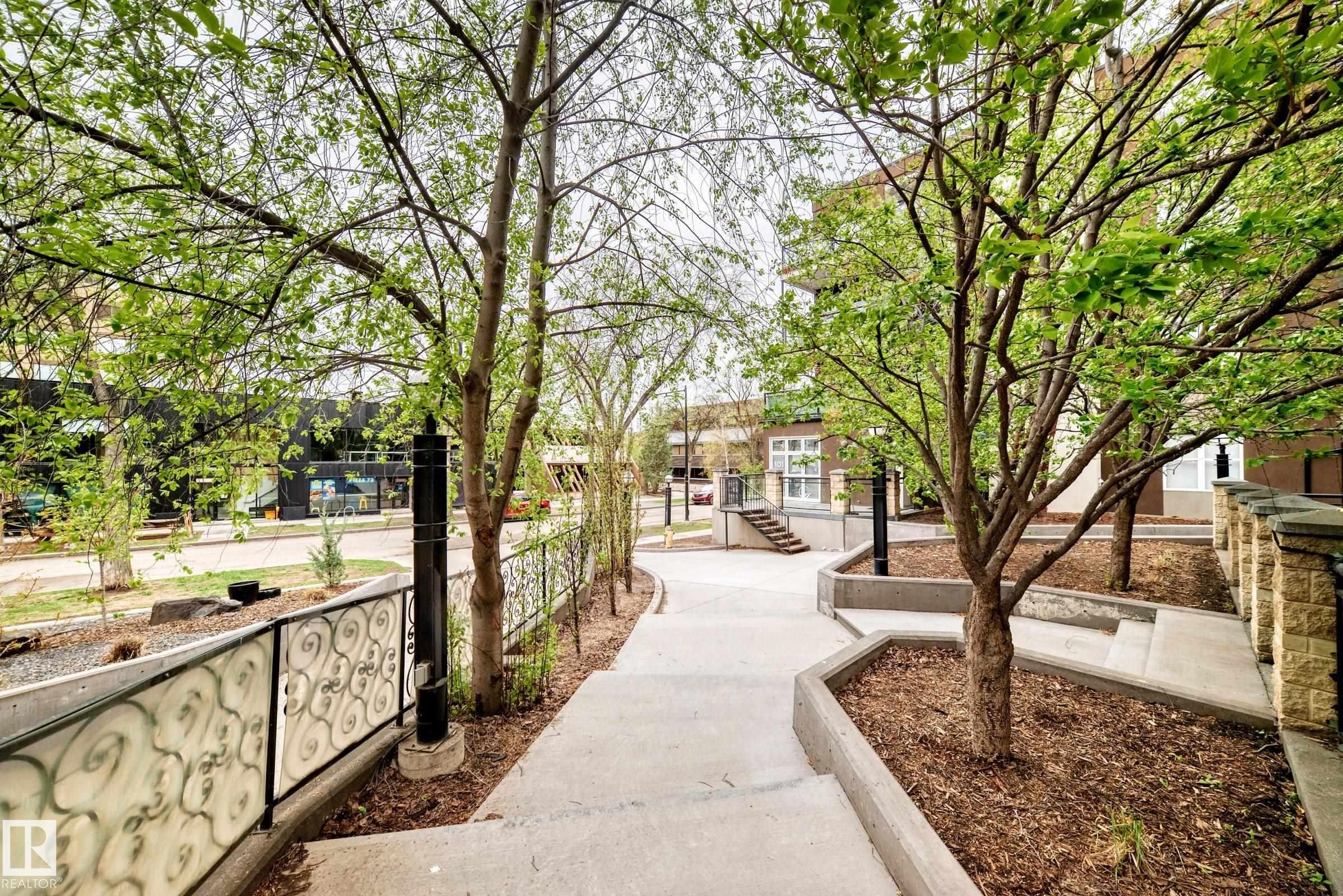 223 10407 122 Street, Edmonton, AB - Outdoor
