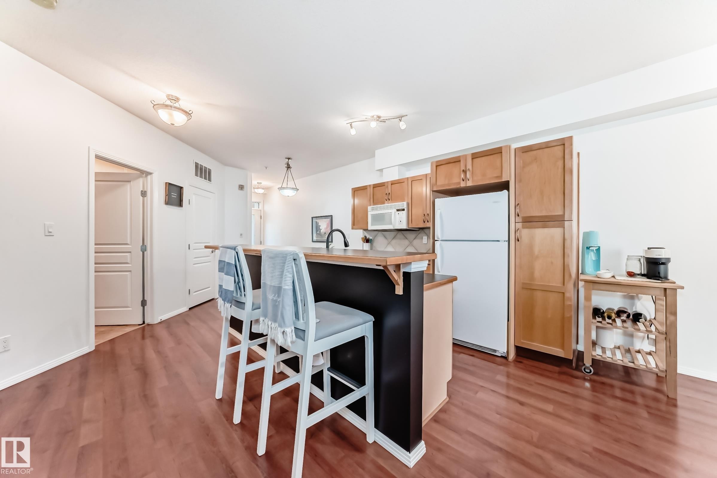 223 10407 122 Street, Edmonton, AB - Indoor