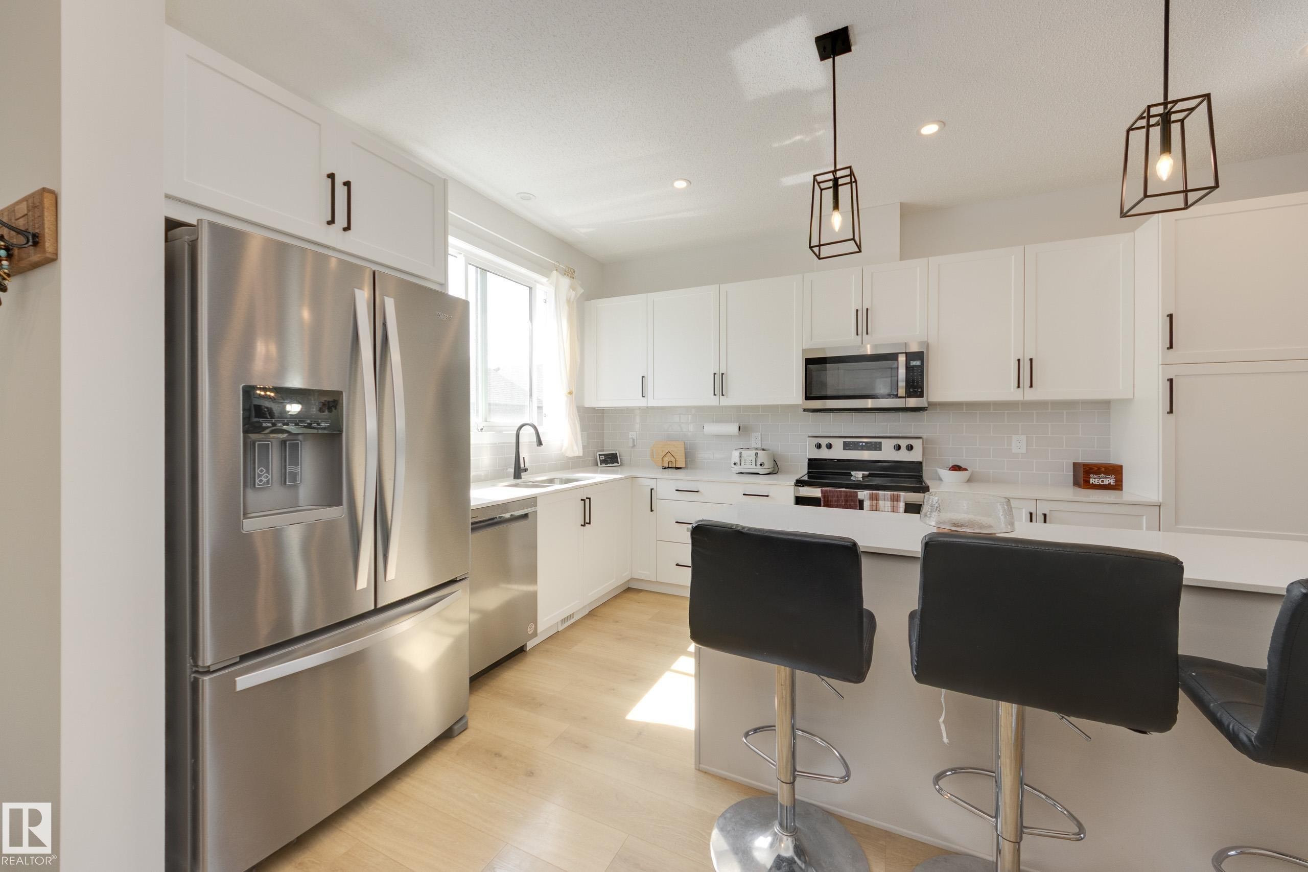 19281 22A Avenue, Edmonton, AB - Indoor Photo Showing Kitchen With Stainless Steel Kitchen